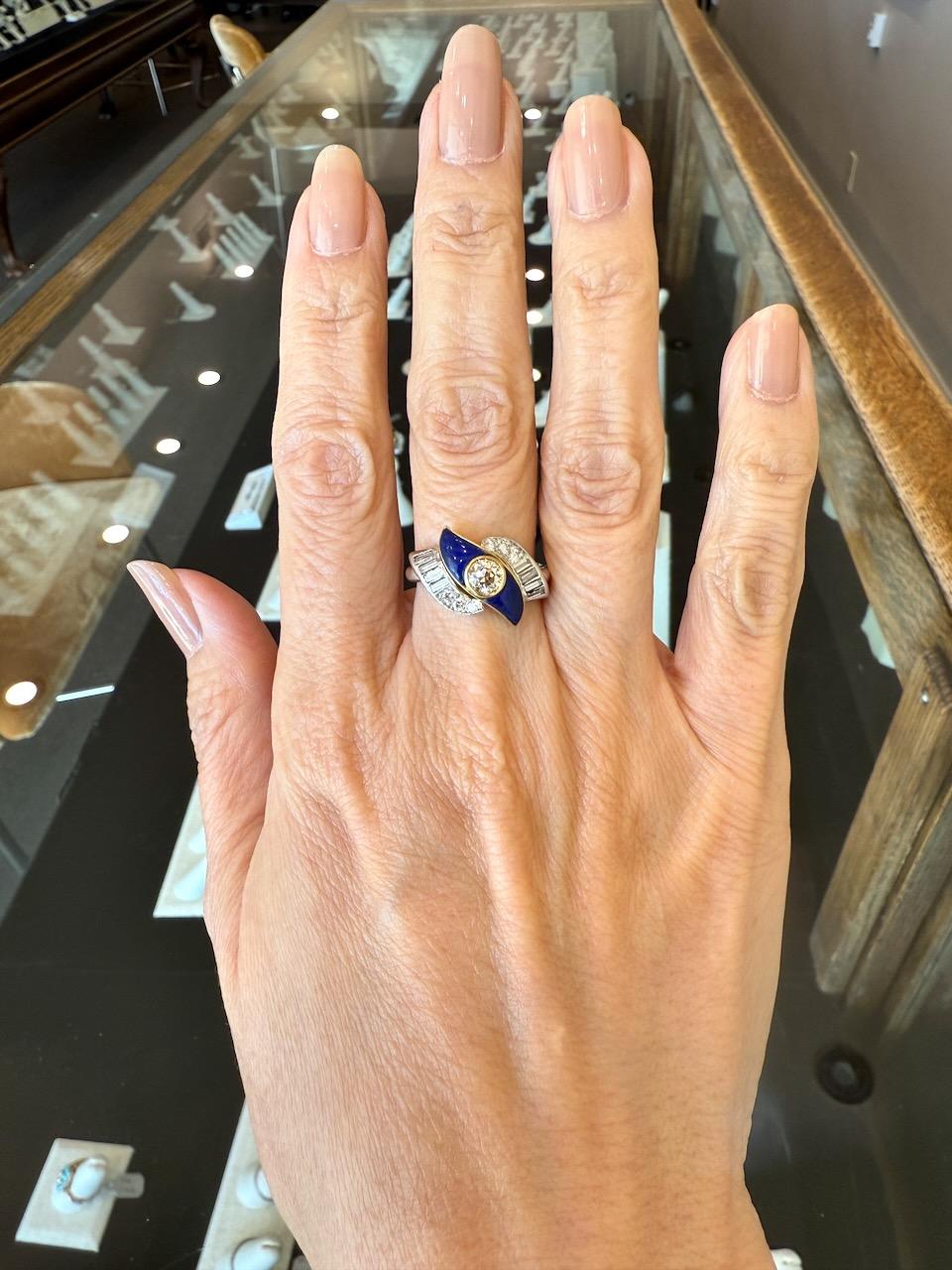 1.43CT Diamond and Lapis Platinum and 18KT Yellow Gold Vintage Ring In Good Condition For Sale In Los Angeles, CA