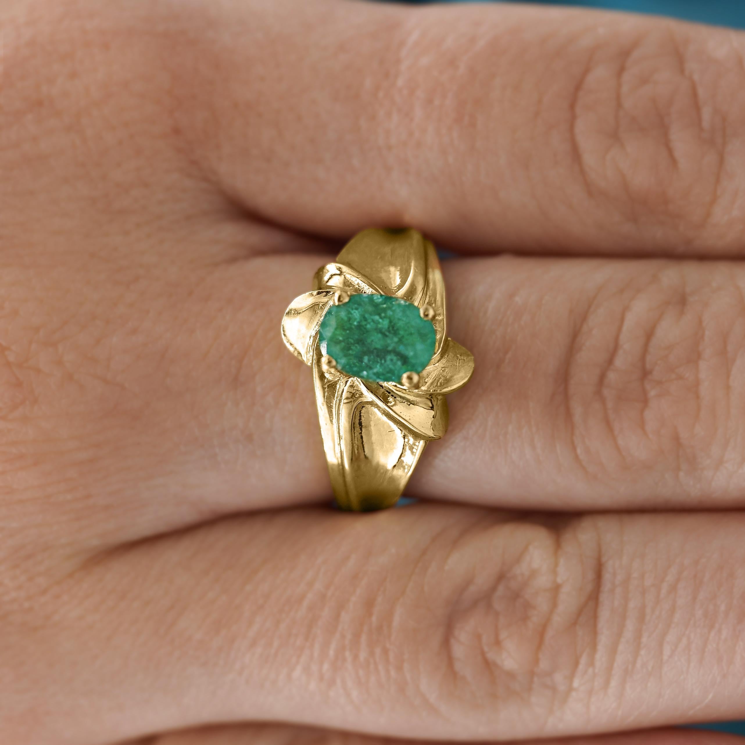 Vintage 1.44 Carat Oval Cut Emerald in 14K Gold Textured Statement Ring For Sale 1