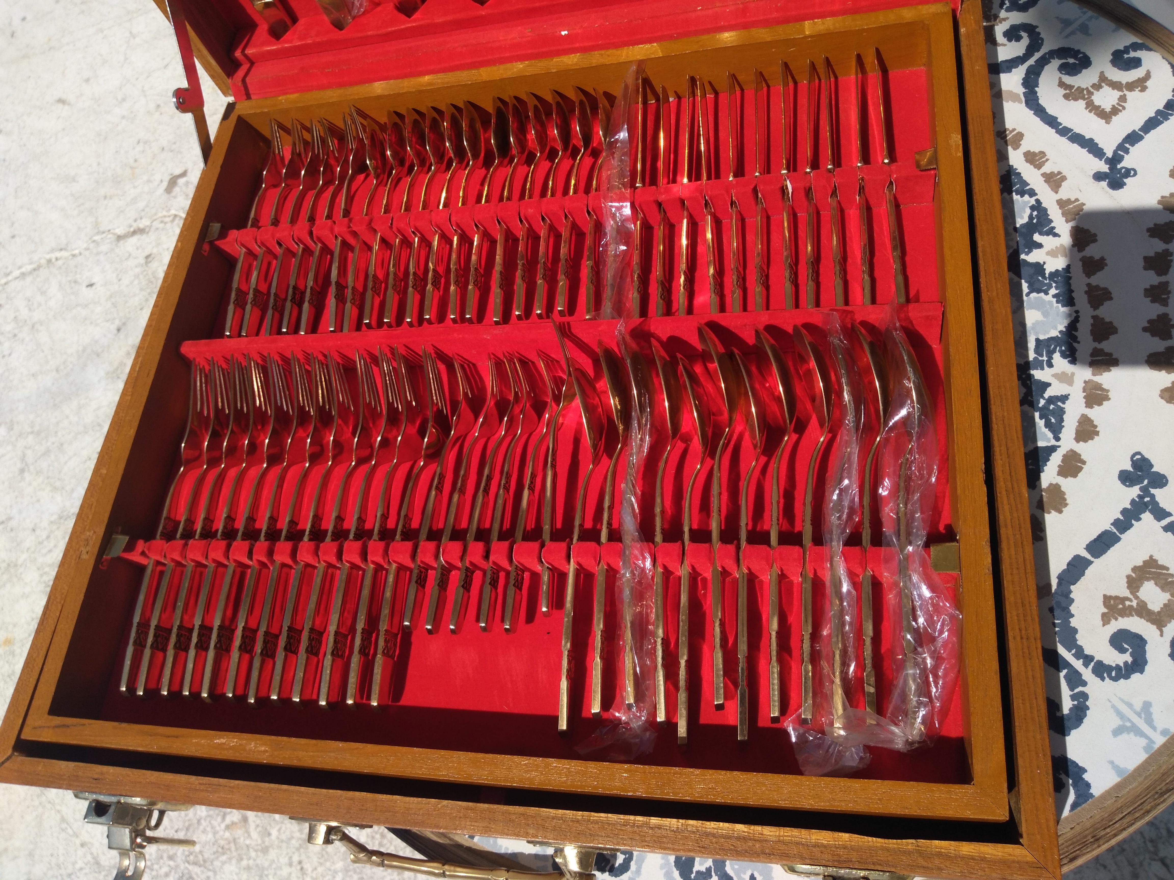 Vintage 144 uds. Juego de Cubiertos Tailandeses de Níquel Bronce en Estuche de Teca en venta 1