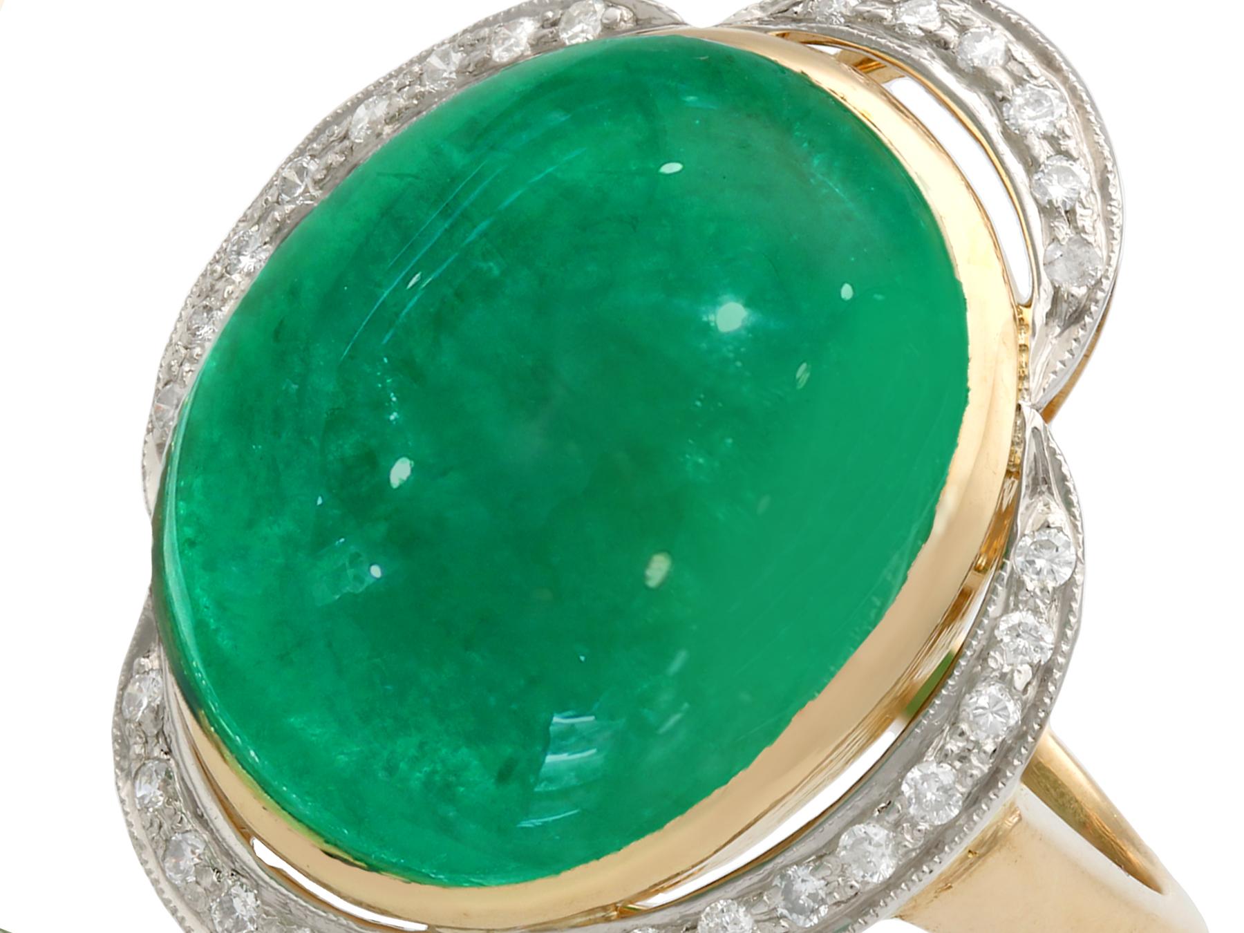 Vintage 1940s 14.5ct Cabochon Cut Emerald and Diamond Yellow Gold Cocktail Ring In Excellent Condition For Sale In Jesmond, Newcastle Upon Tyne