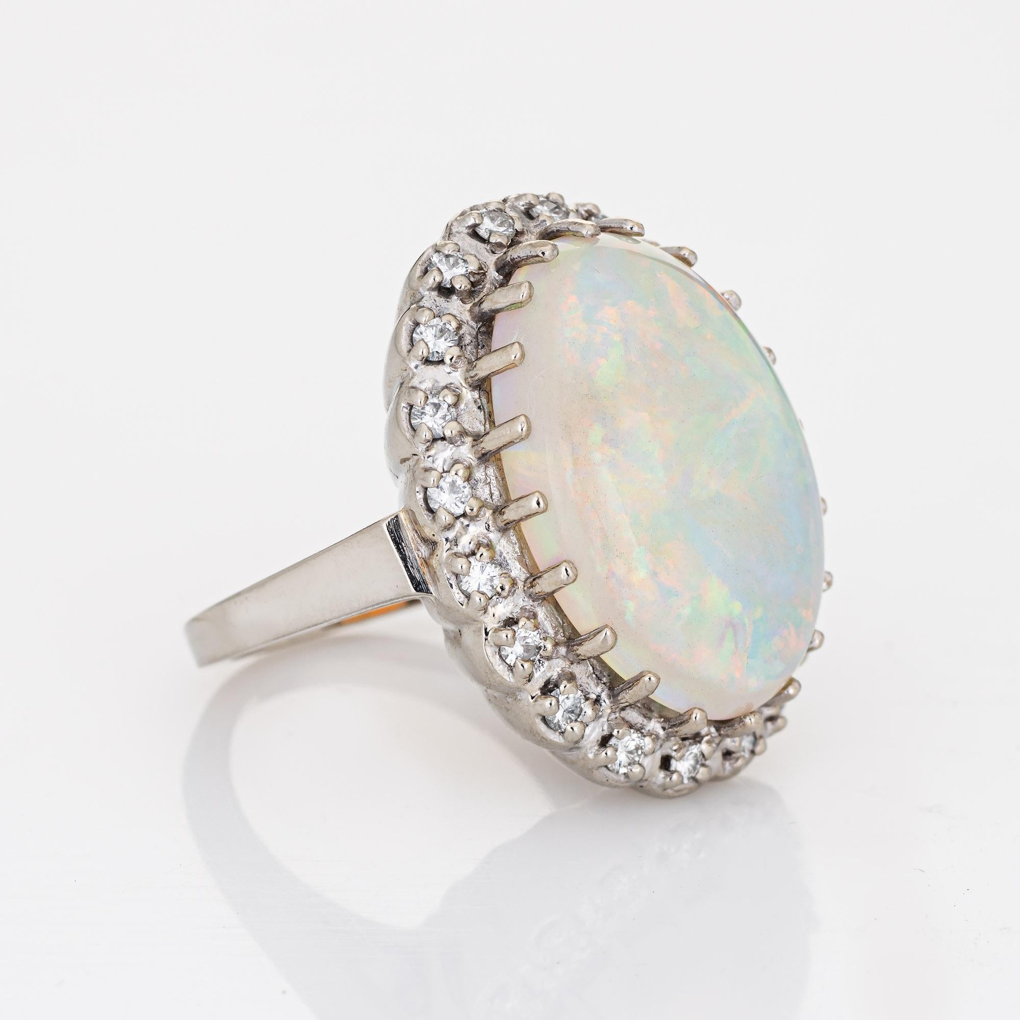 Vintage 14 Karat Weißgold großer ovaler Cocktail-Ring mit 14 Karat natürlichem Opal 5 (Moderne) im Angebot