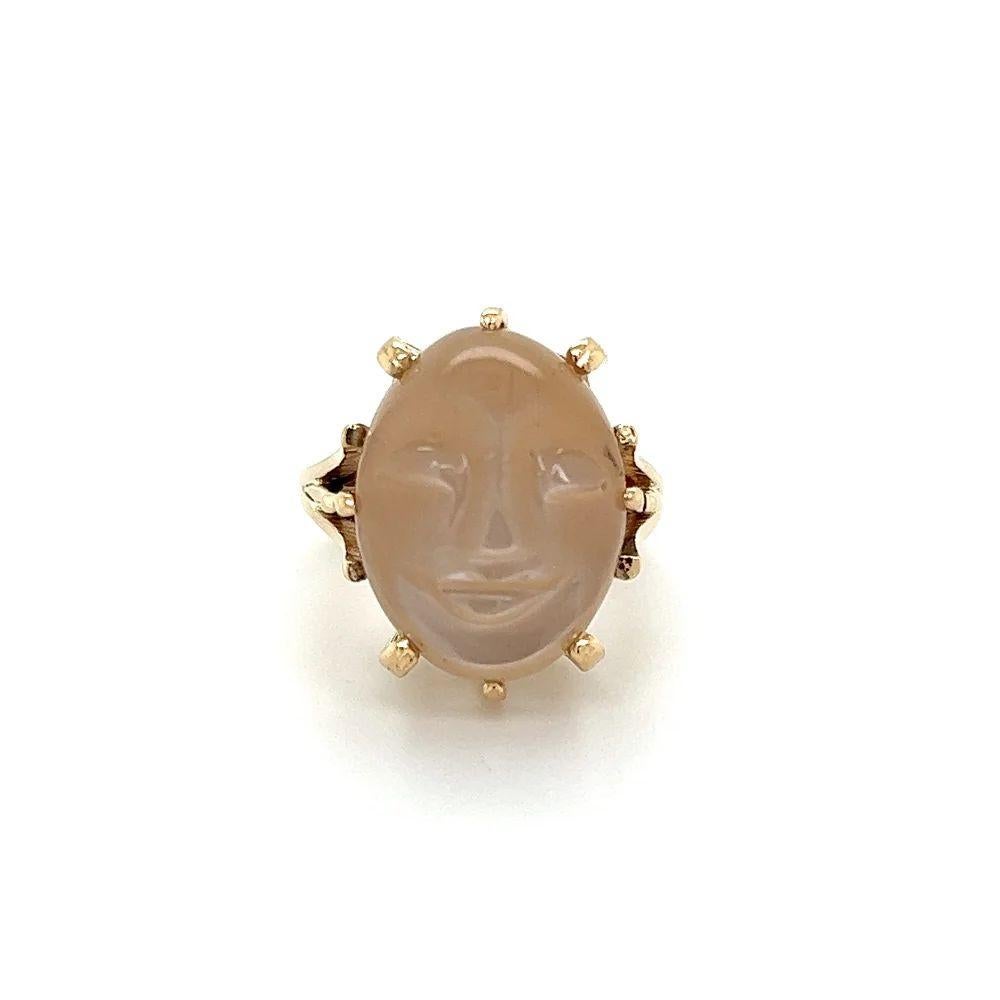 Taille ovale Vintage 14.55 Carat Carved Moon Face Moonstone Solitaire Gold Ring en vente