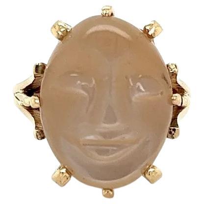 Vintage 14.55 Carat Carved Moon Face Moonstone Solitaire Gold Ring en vente
