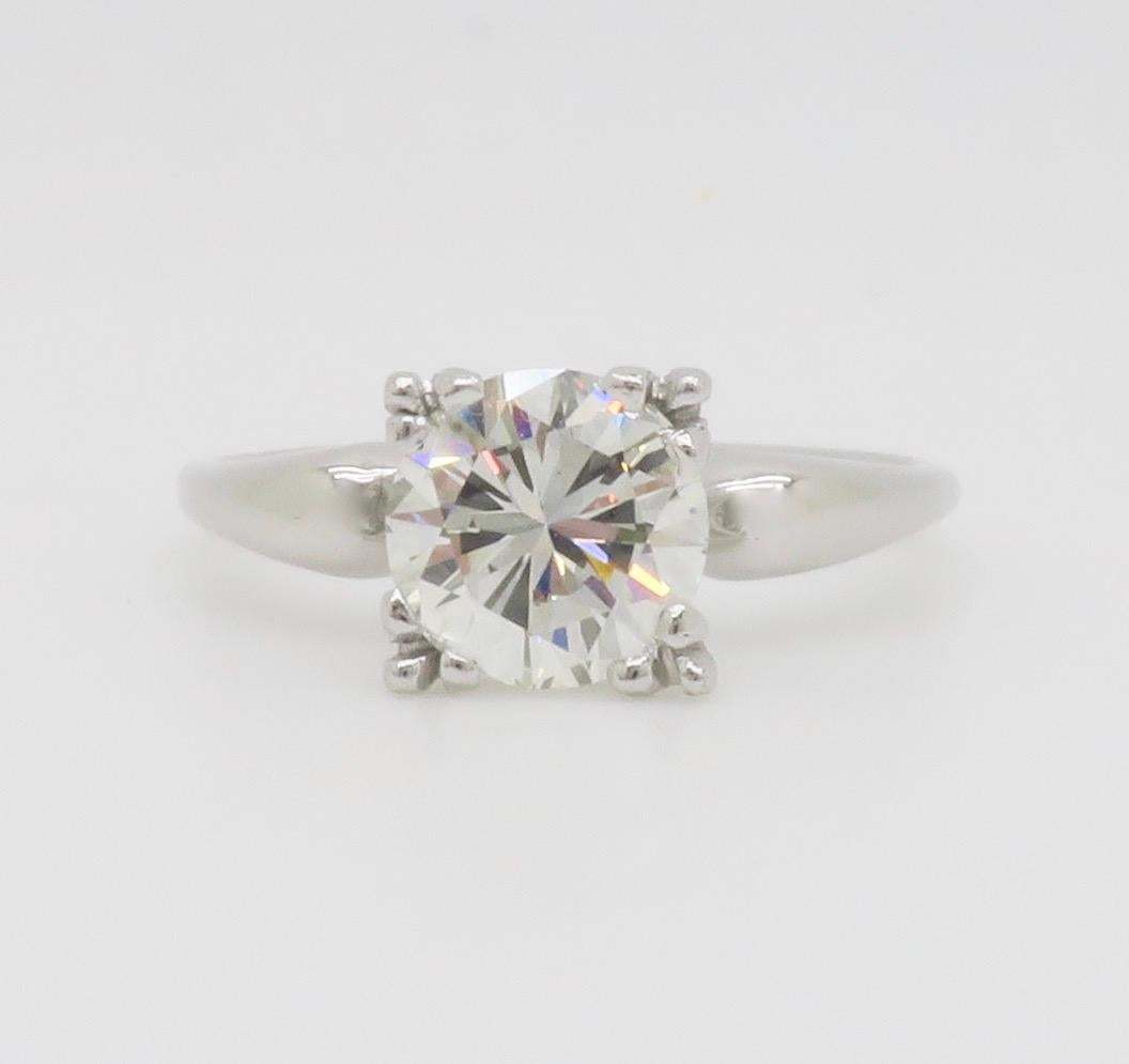 Anello solitario con diamante taglio brillante rotondo vintage da 1,45 carati in vendita 1