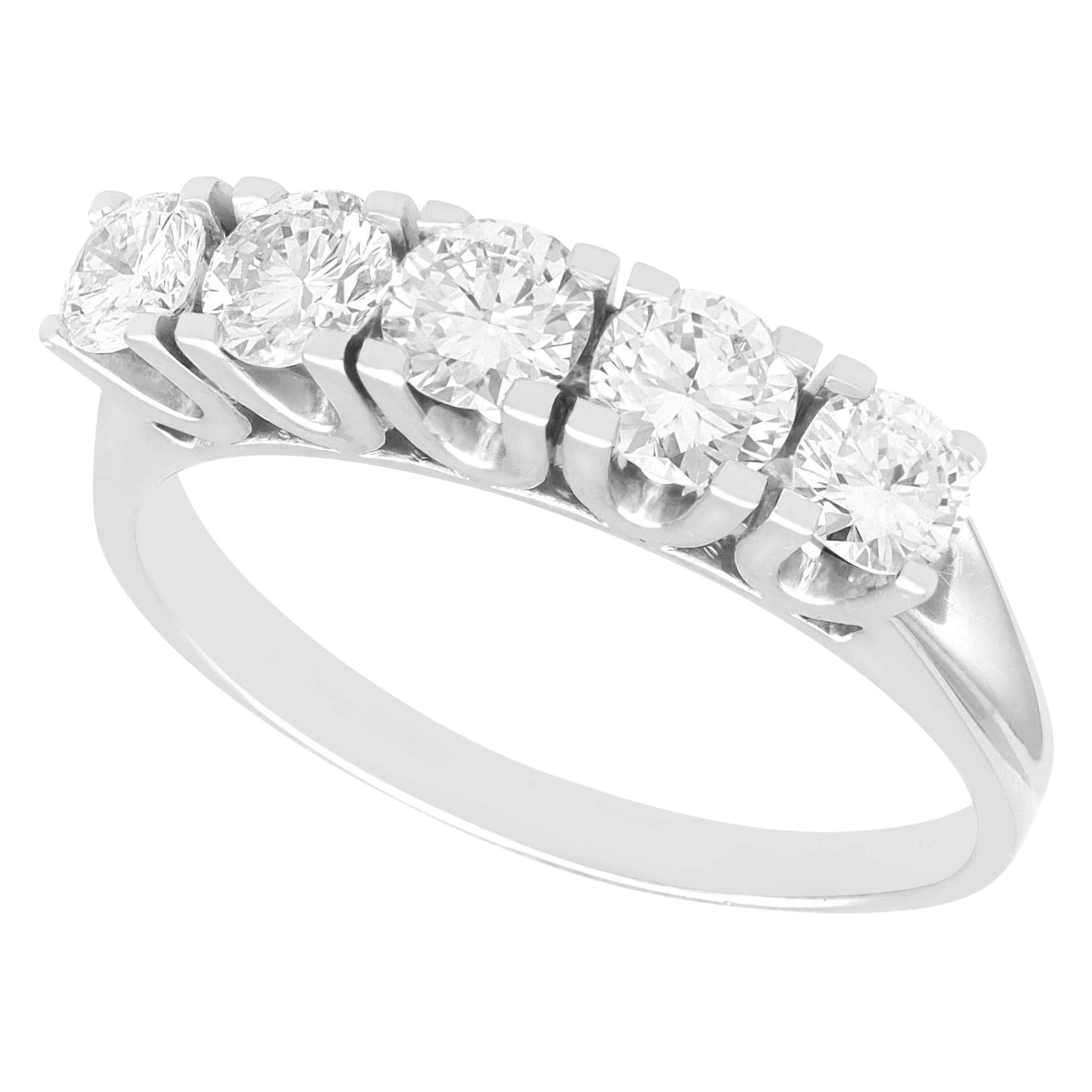Bague vintage à cinq pierres en or blanc 18 carats et diamants de 1,46 carat