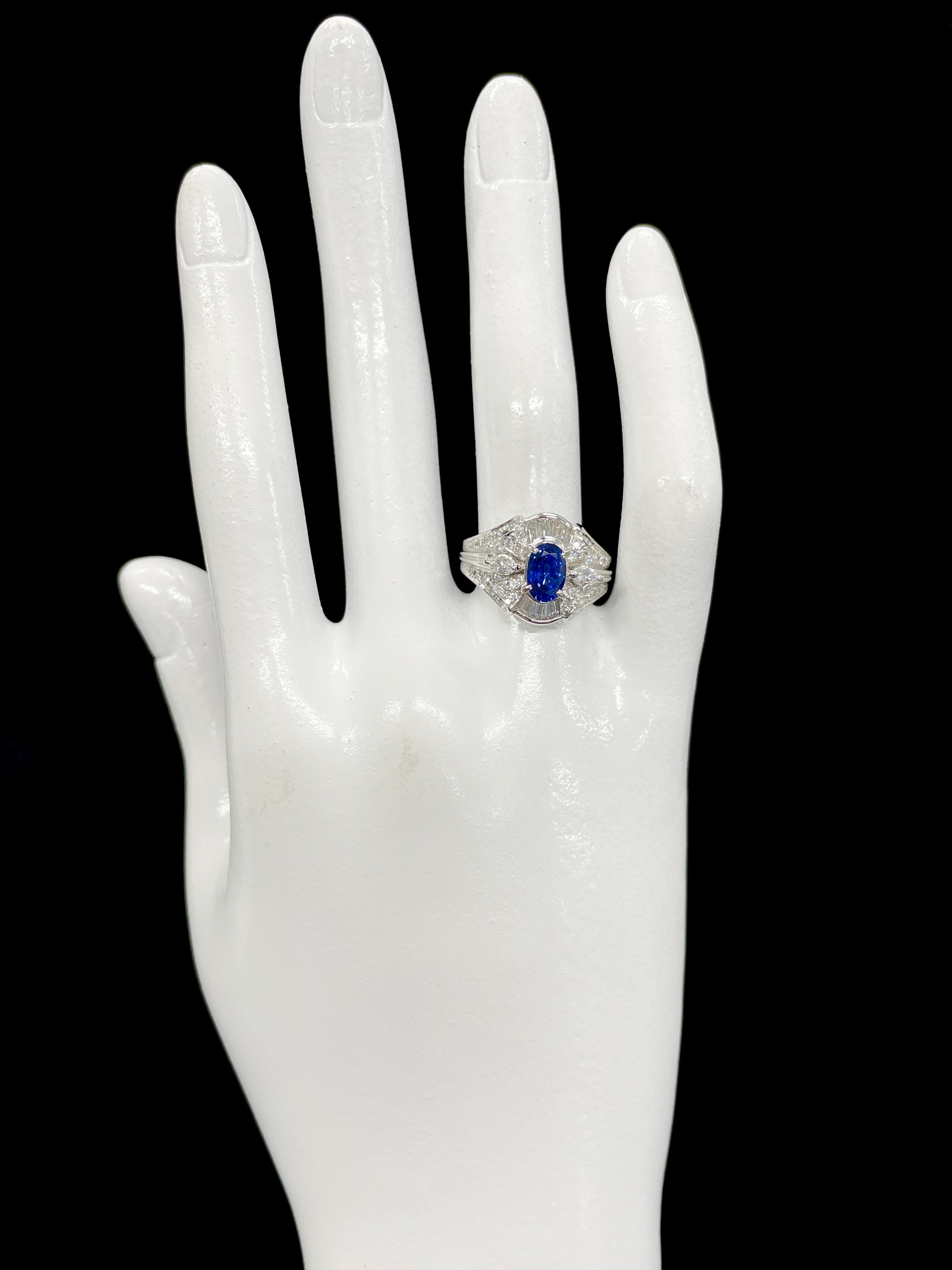 Vintage 1.46 Carat Natural Blue Sapphire and Diamond Ring Made in Platinum For Sale 1