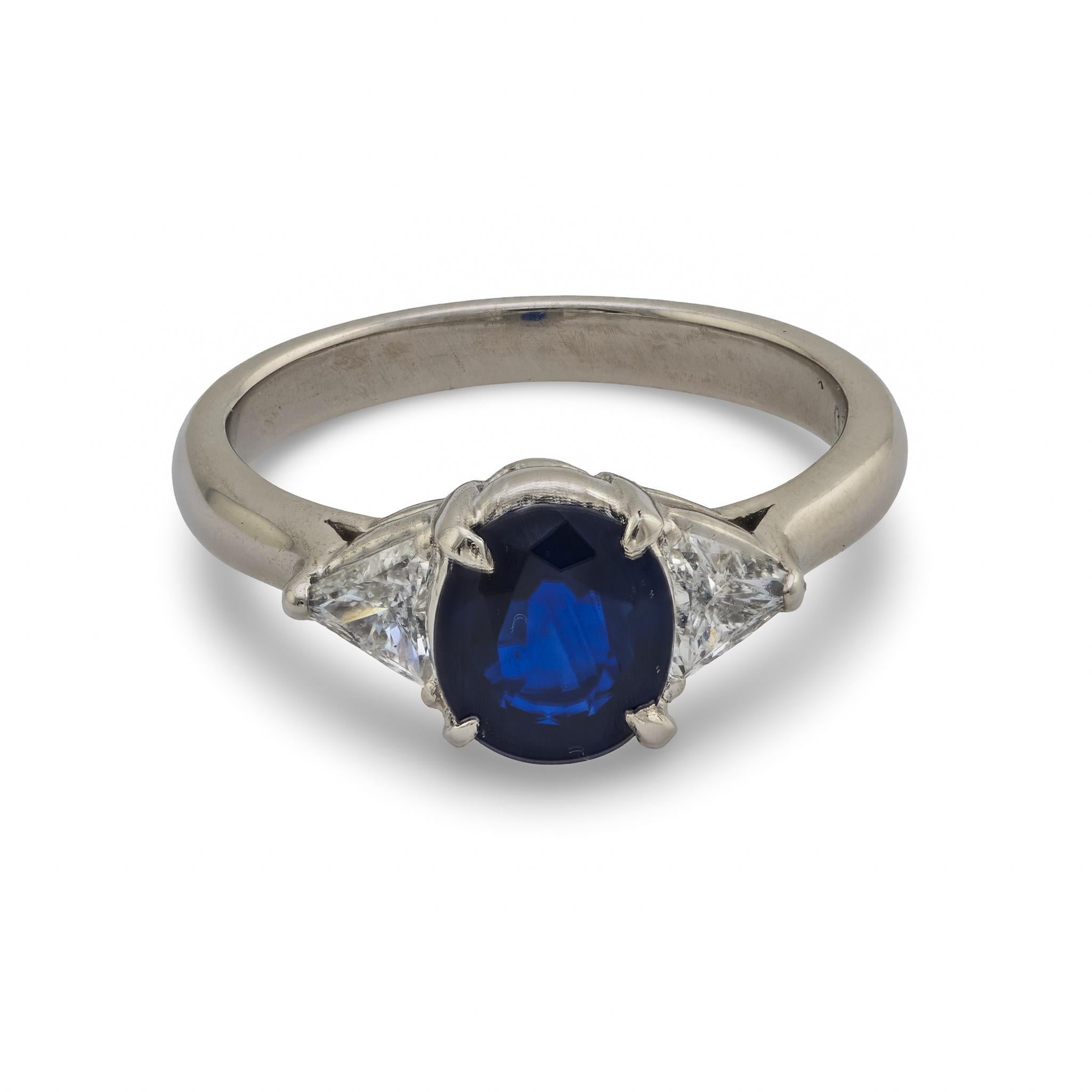 Contemporain Vintage 1.46 carat saphir diamant platine bague trois pierres en vente