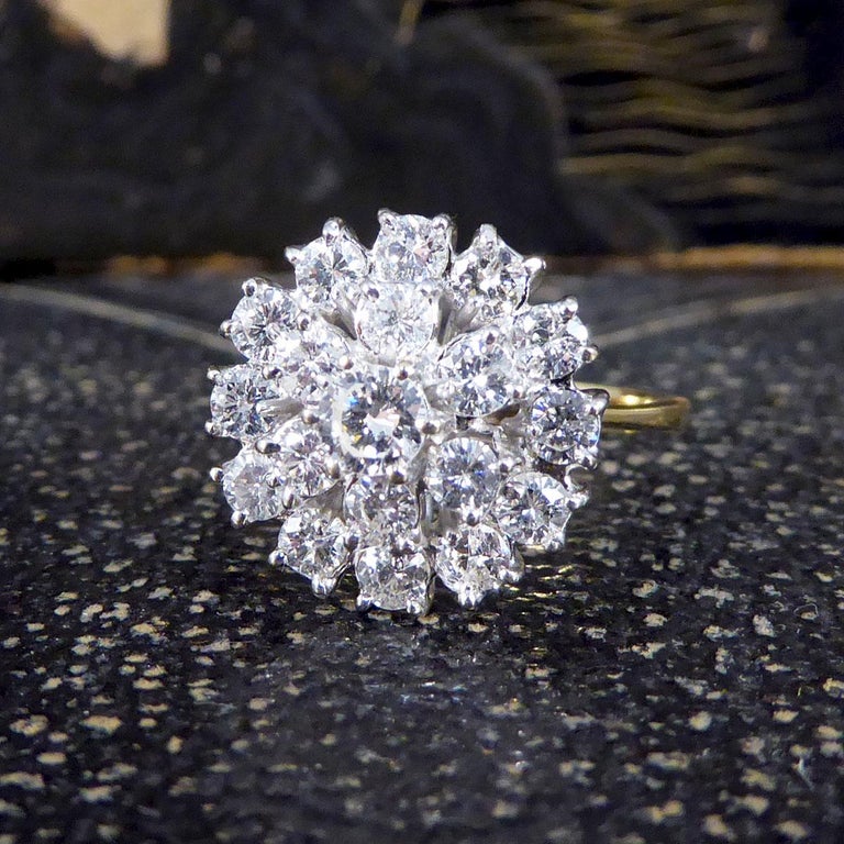 Vintage 1.46ct Diamond Flower Cluster Ring in 18ct Yellow and White Gold In Good Condition For Sale In Yorkshire, West Yorkshire