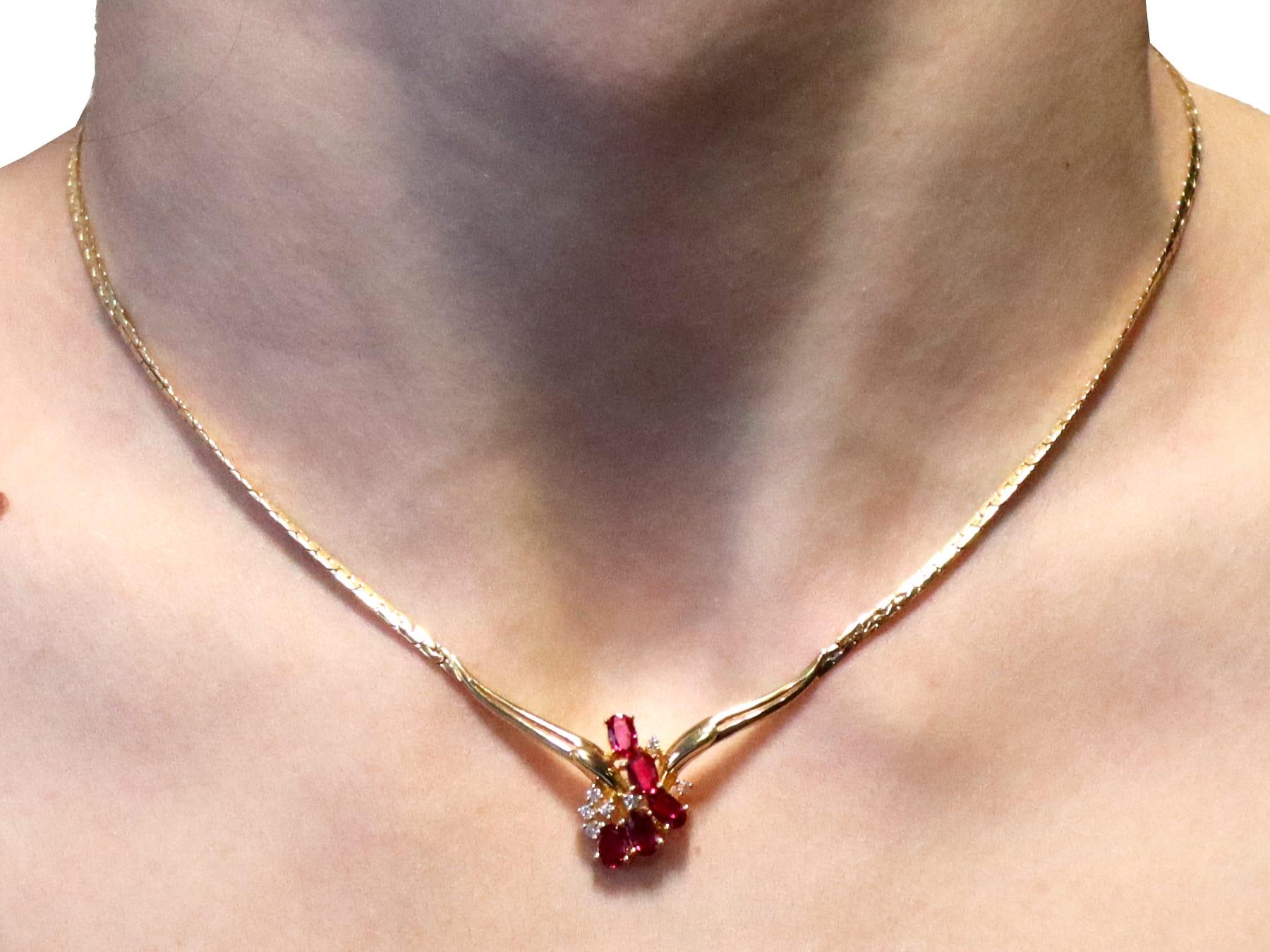 Halskette aus 18 Karat Gelbgold mit 1,47 Karat Rubin und 0,10 Karat Diamant, Vintage, um 1990 im Angebot 5
