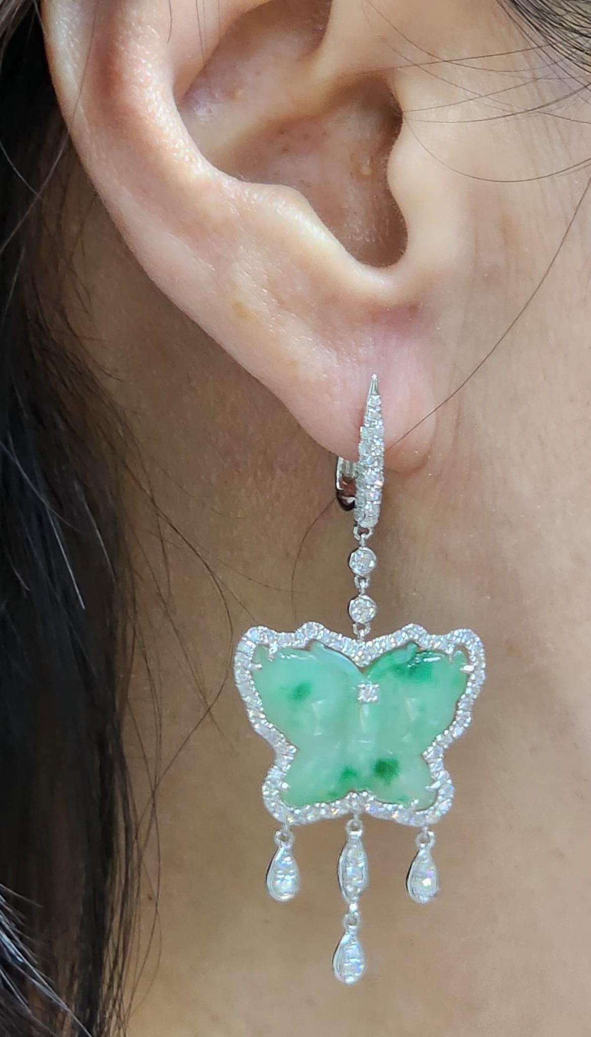 Pendants d'oreilles en or blanc 18 carats avec diamants et jade papillon de 14,85 carats Neuf - En vente à Hong Kong, HK