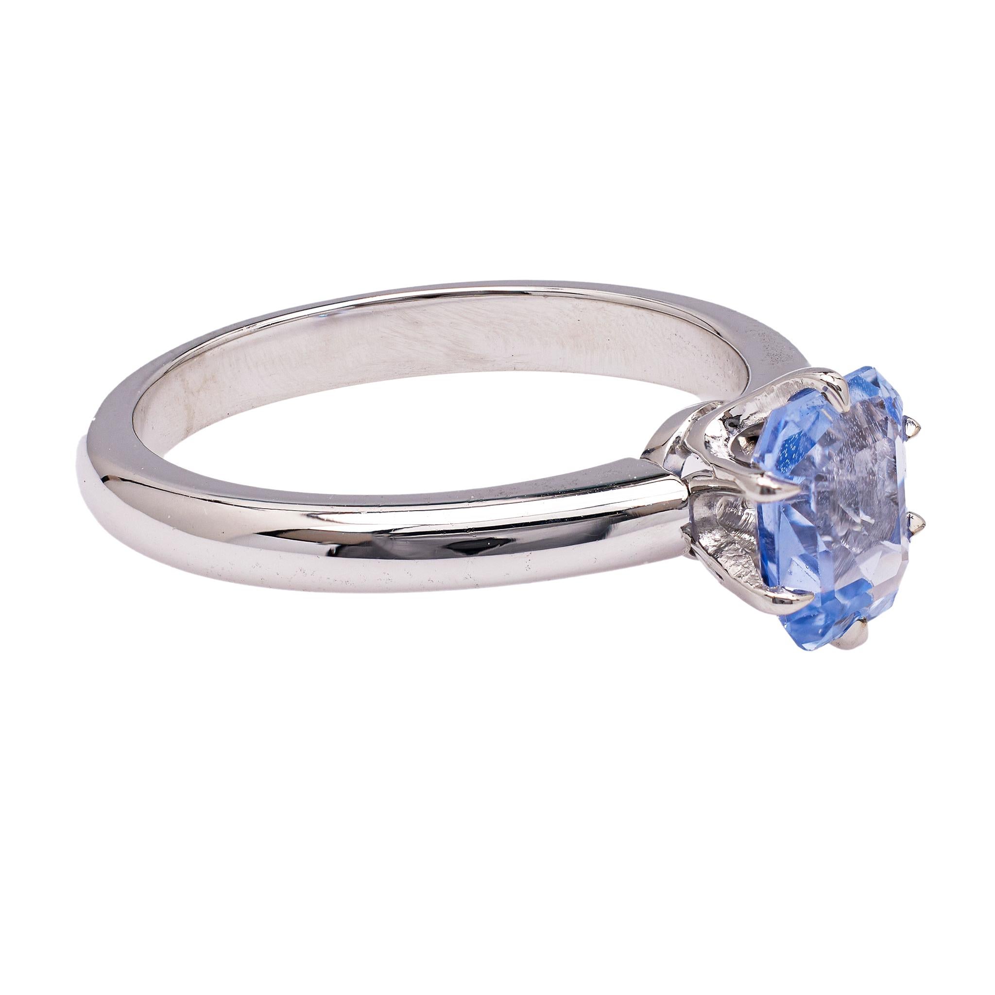 Women's or Men's Vintage 1.49 Carat Sapphire 18k White Gold Solitaire Ring For Sale
