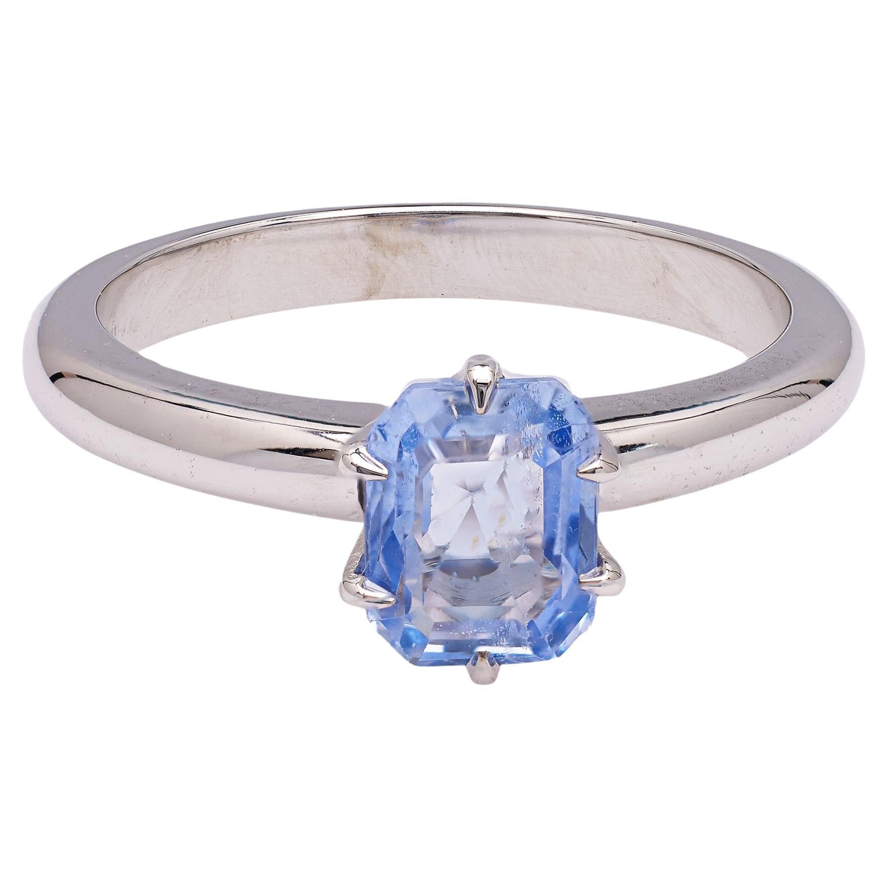 Vintage 1.49 Carat Sapphire 18k White Gold Solitaire Ring For Sale