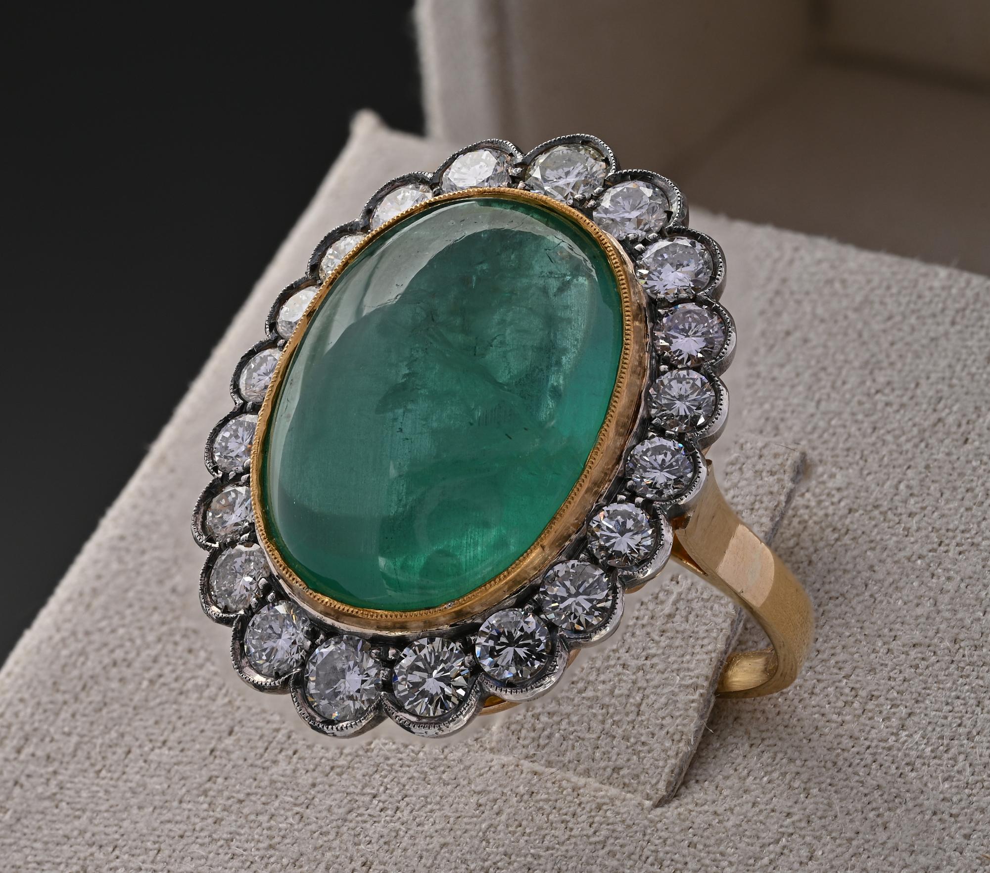 Vintage 14.90 Ct Emerald 2.80 Ct Diamond Ring In Good Condition For Sale In Napoli, IT