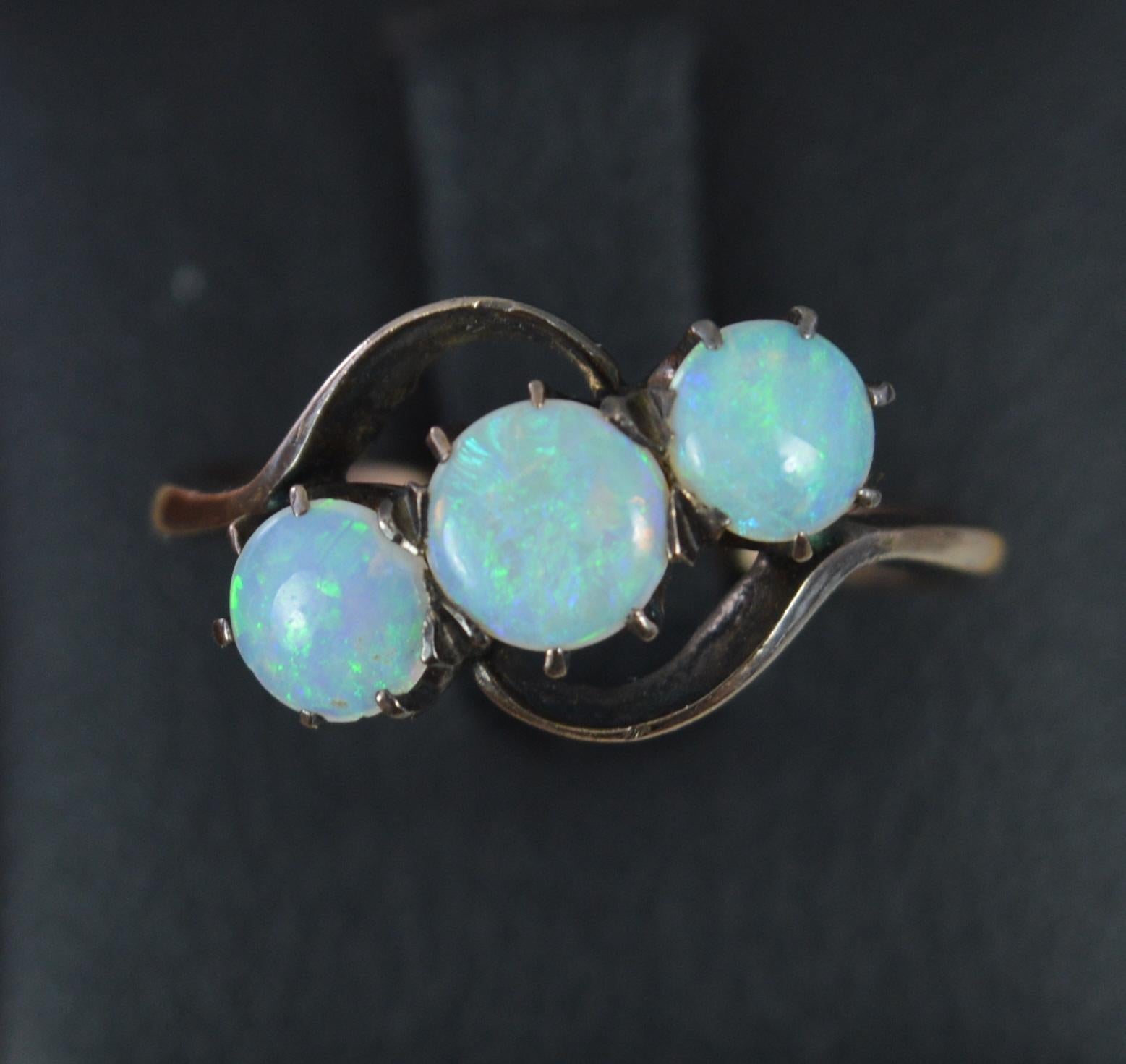 Women's Vintage 14ct Gold and Natural Opal Trilogy Ring For Sale