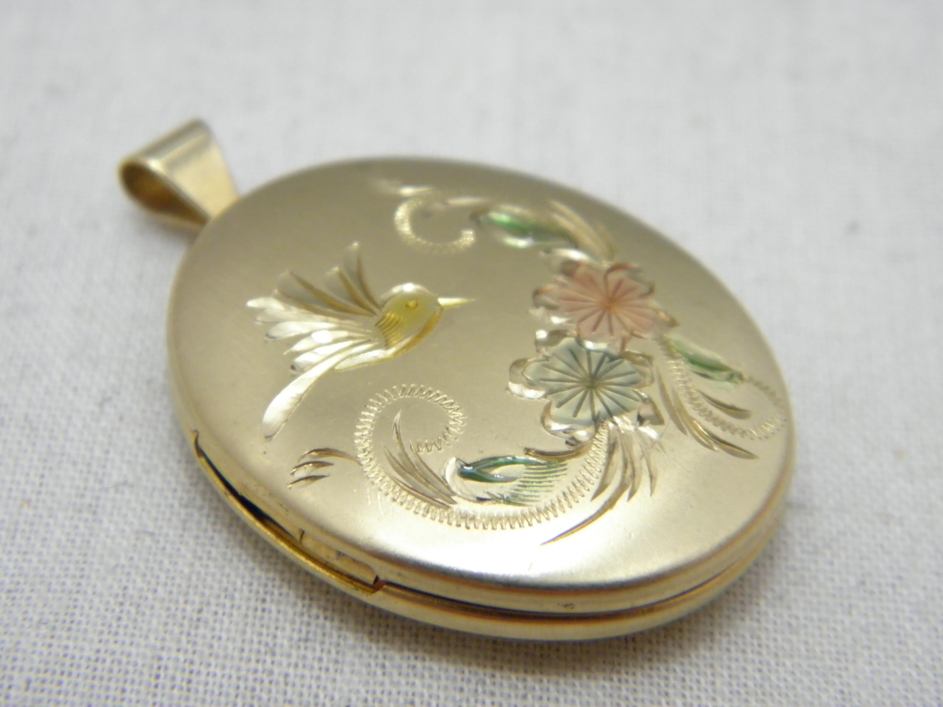 Vintage 14ct Gold 'Filled' Floral Bird Locket Pendant 585 Purity Large Designer In Excellent Condition For Sale In Camelford, GB
