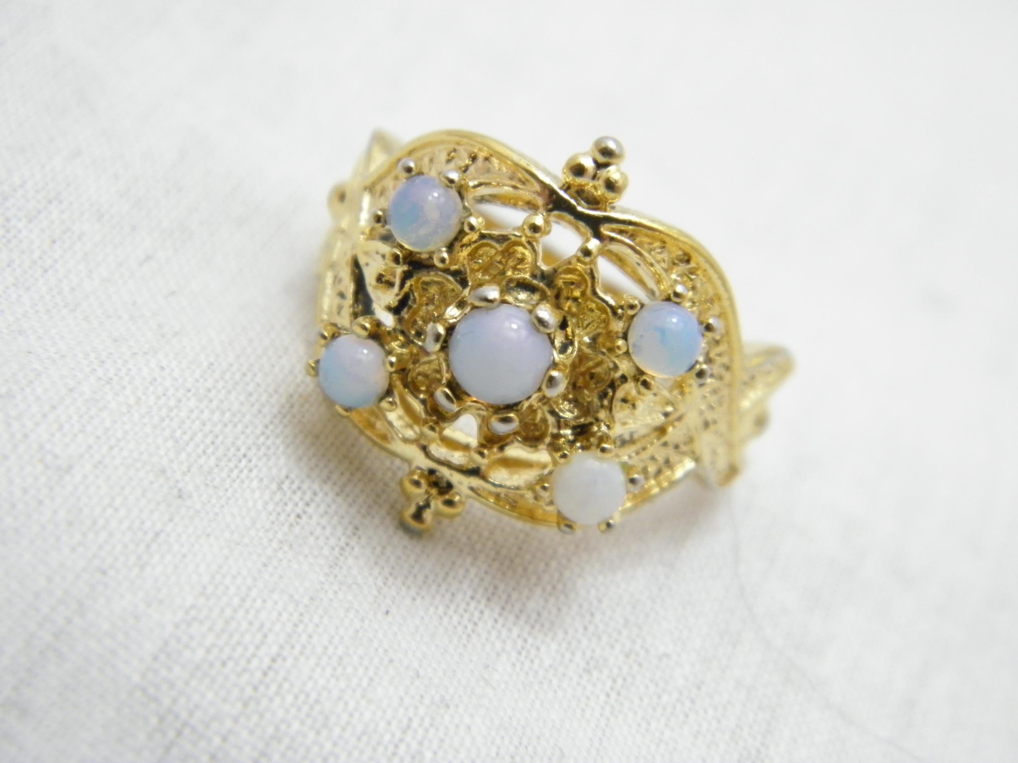A very special item for you to consider:

14CT GOLD VINTAGE WHITE OPAL CHUNKY SIGNET STYLE RING

DETAILS
Material: Solid 14ct (585/000) gold
Style: Victorian style keeper ring set with white opals
Gemstones: Round cabochon cut Coober Pedy white