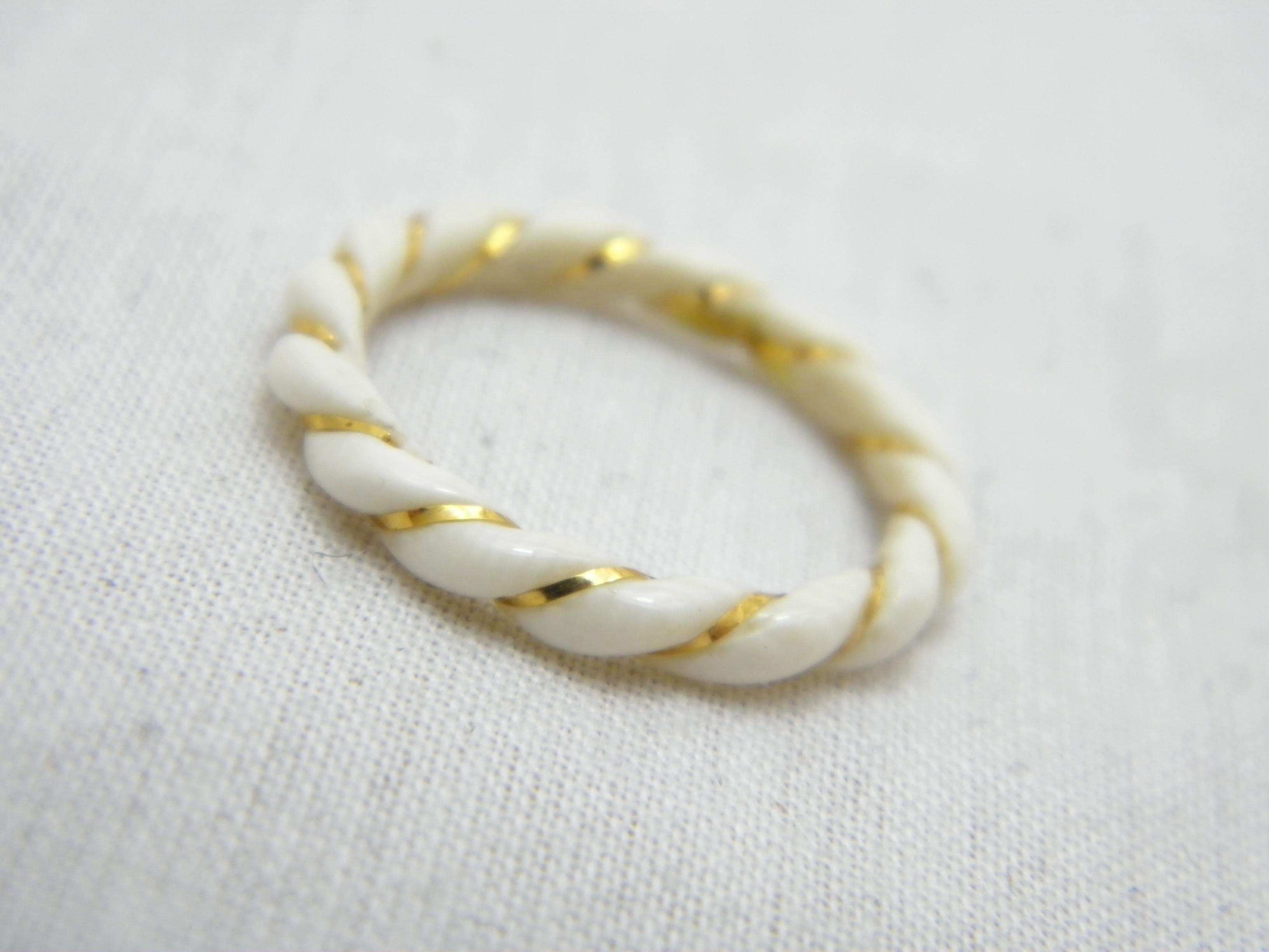 If you have landed on this page then you have an eye for beauty.

On offer is this gorgeous

14CT GOLD UNUSUAL OX BONE TWIST BAND RING

DETAILS
Material: Solid 14ct (585/000) yellow gold and ox bone
Style: Victorian mourning style but would make a