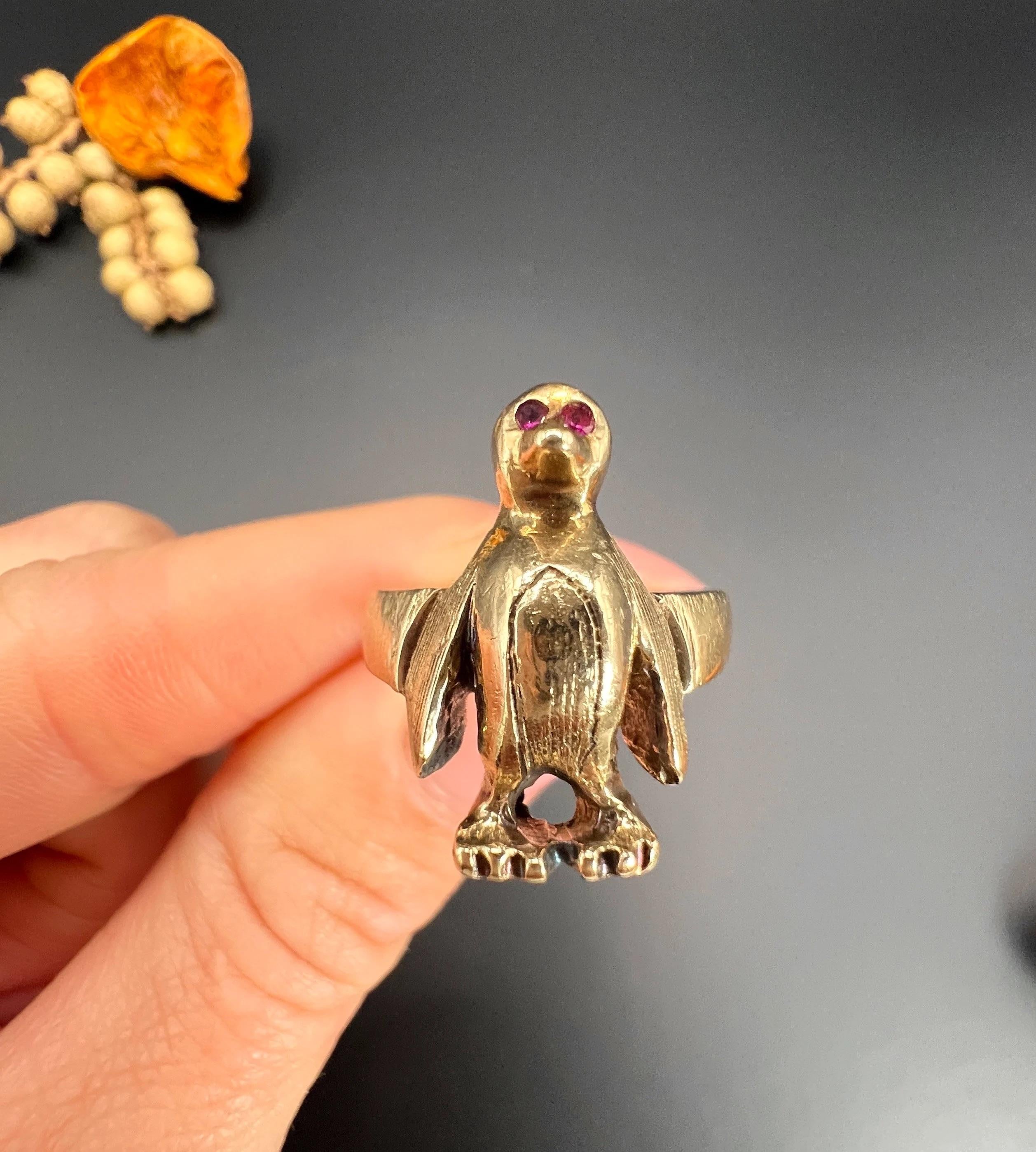 Vintage 14ct Gold Stamped, 1970s Ruby Penguin Ring 1