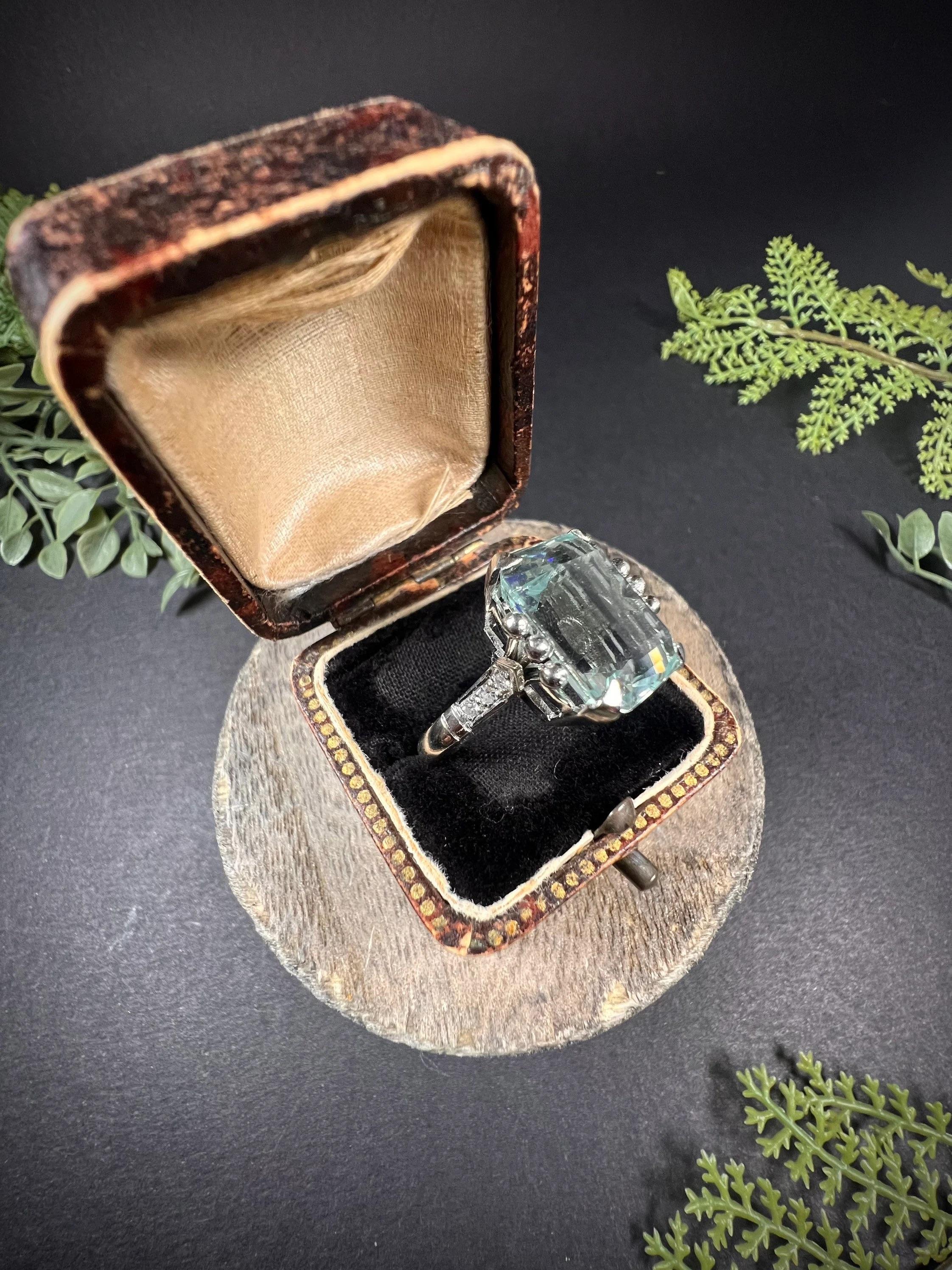 Women's or Men's Vintage 14ct White Gold 1940’s Aquamarine & Diamond Cocktail Ring For Sale