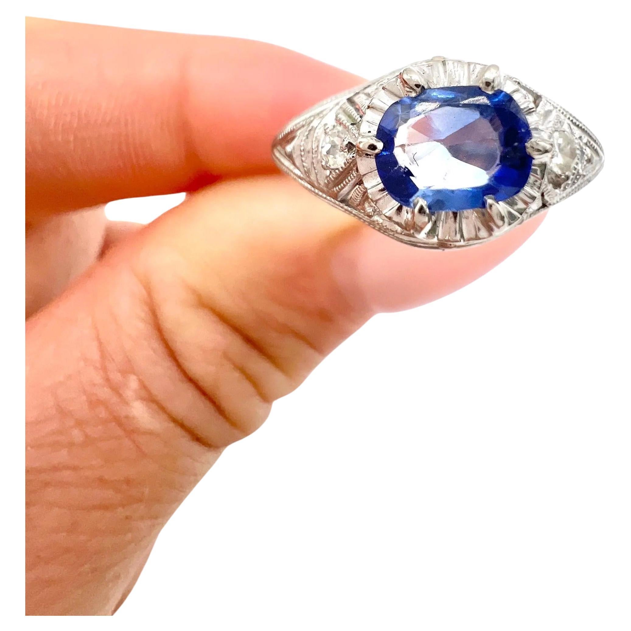 Anillo vintage de oro blanco de 14 ct, zafiro talla cojín y cúpula de diamantes de los años 40