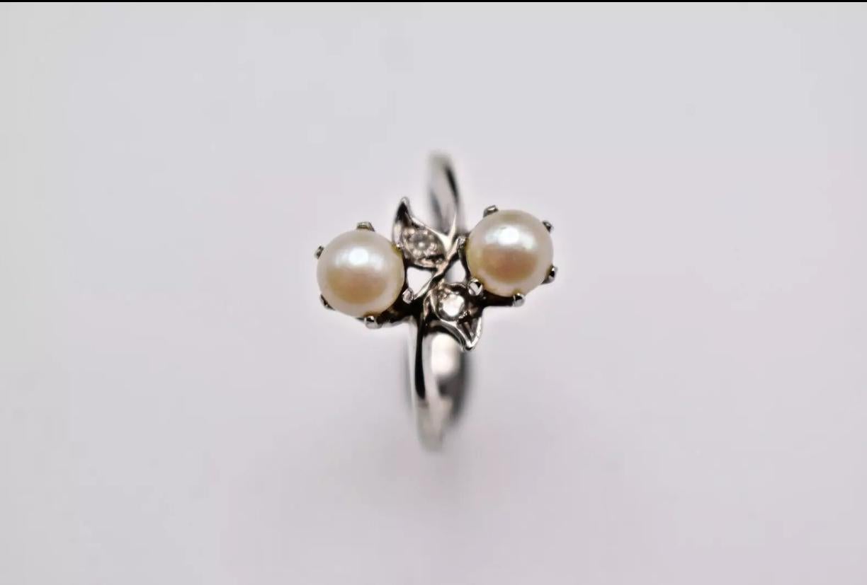 Vintage 14 Karat Weißgold. Zuchtperlen- und Diamant-Crossover-Ring Größe O im Angebot 9