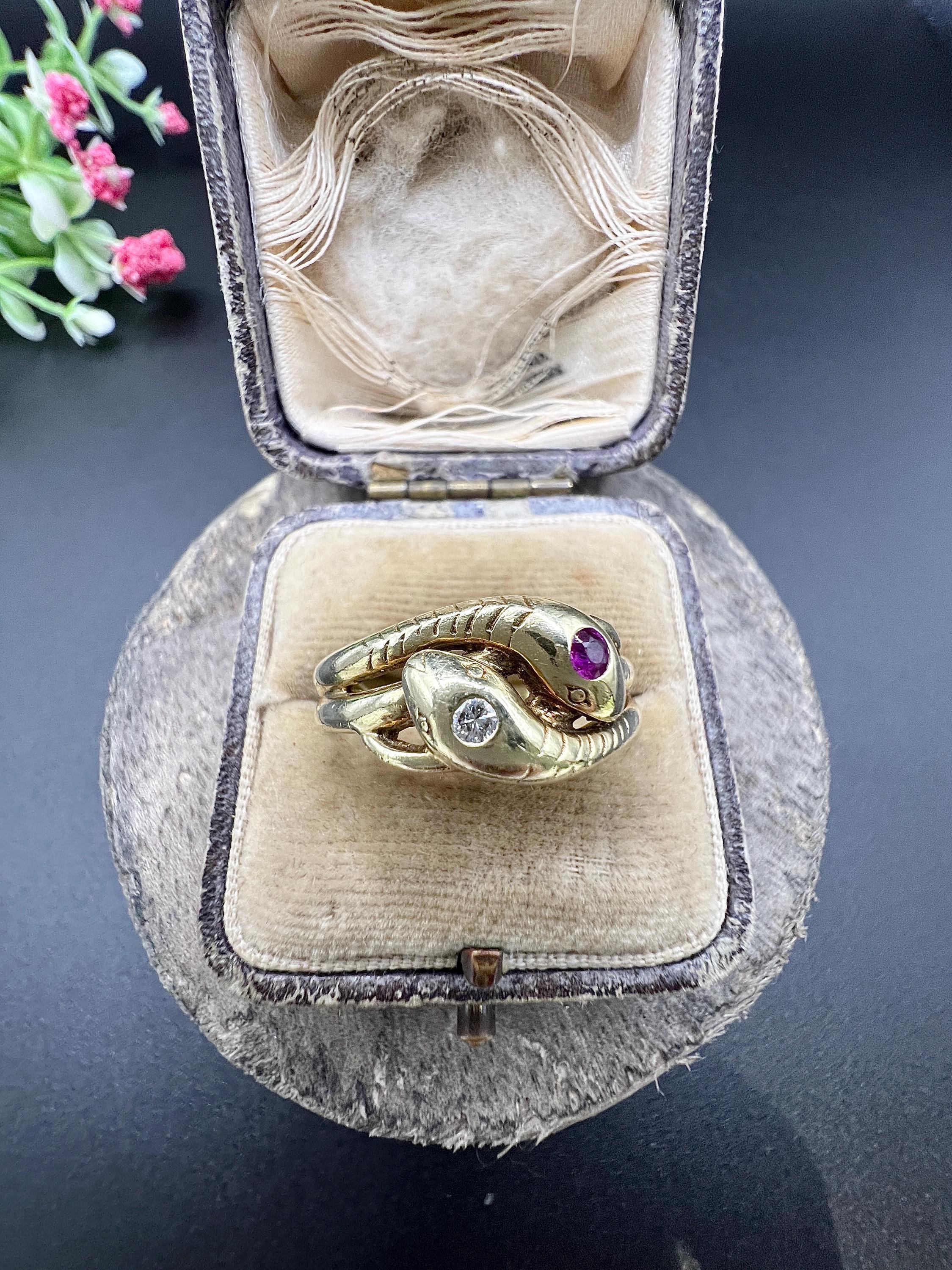 da uomo o donna Anello a serpente a doppia testa in oro giallo 14 ct, 1930, con rubini e diamanti in vendita