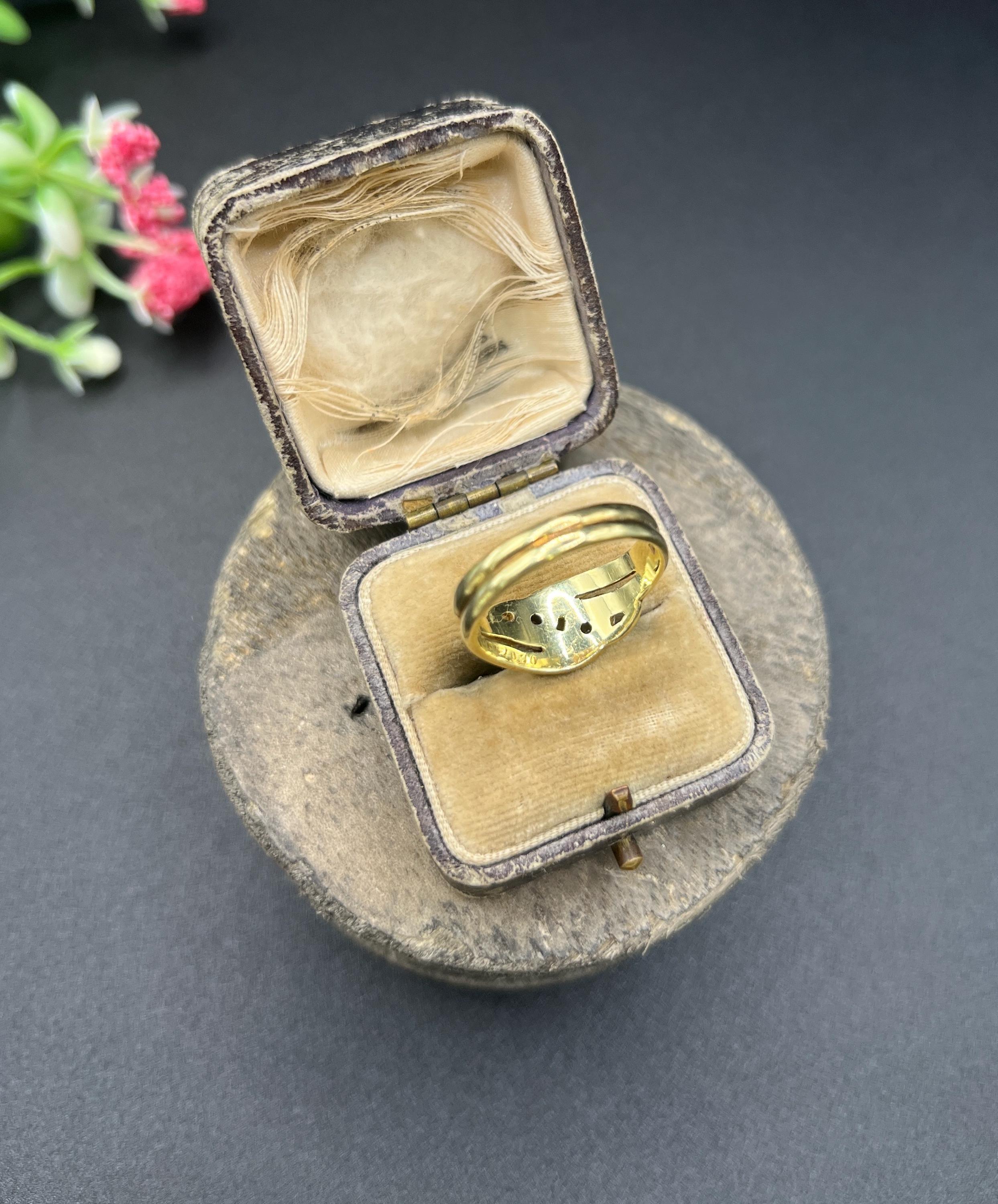 Anello a serpente a doppia testa in oro giallo 14 ct, 1930, con rubini e diamanti in vendita 2