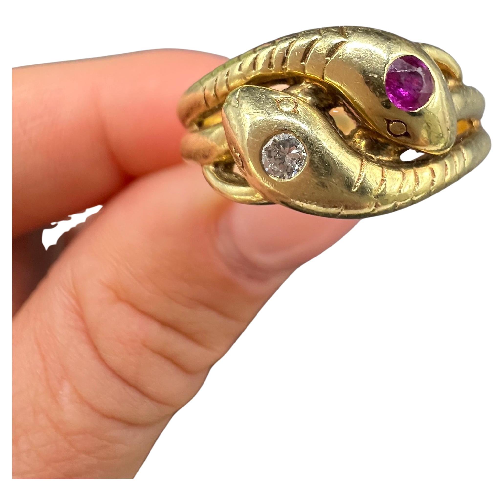 Vintage 14ct Yellow Gold, 1930s Ruby & Diamond Double Headed Snake Ring (Bague serpent à deux têtes)