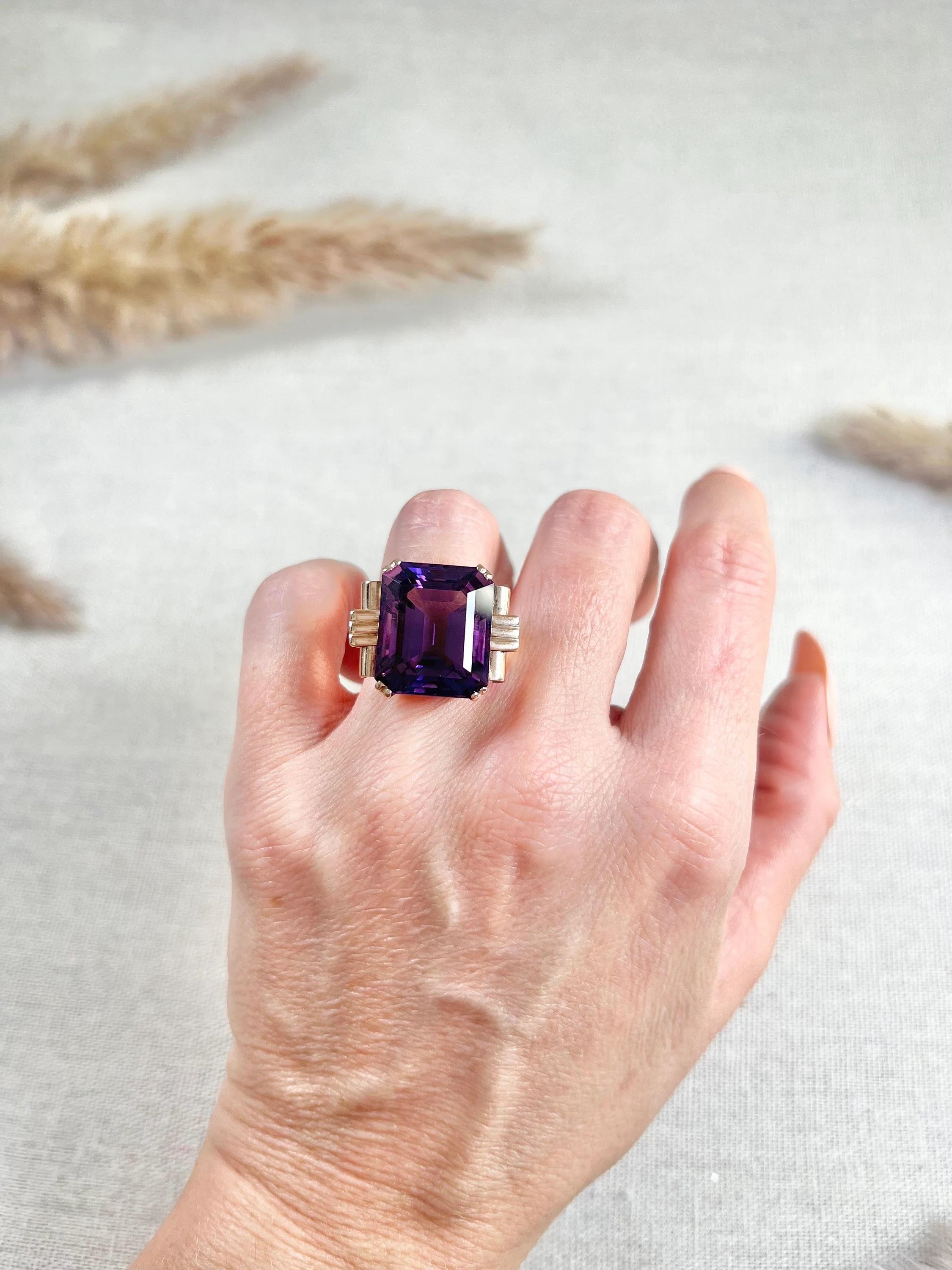 Vintage 14ct Yellow Gold, 1940s Large 20 Carat Amethyst Cocktail Ring For Sale 1