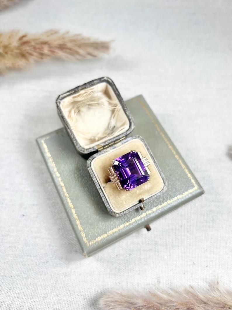 Vintage 14ct Yellow Gold, 1940s Large 20 Carat Amethyst Cocktail Ring For Sale 2