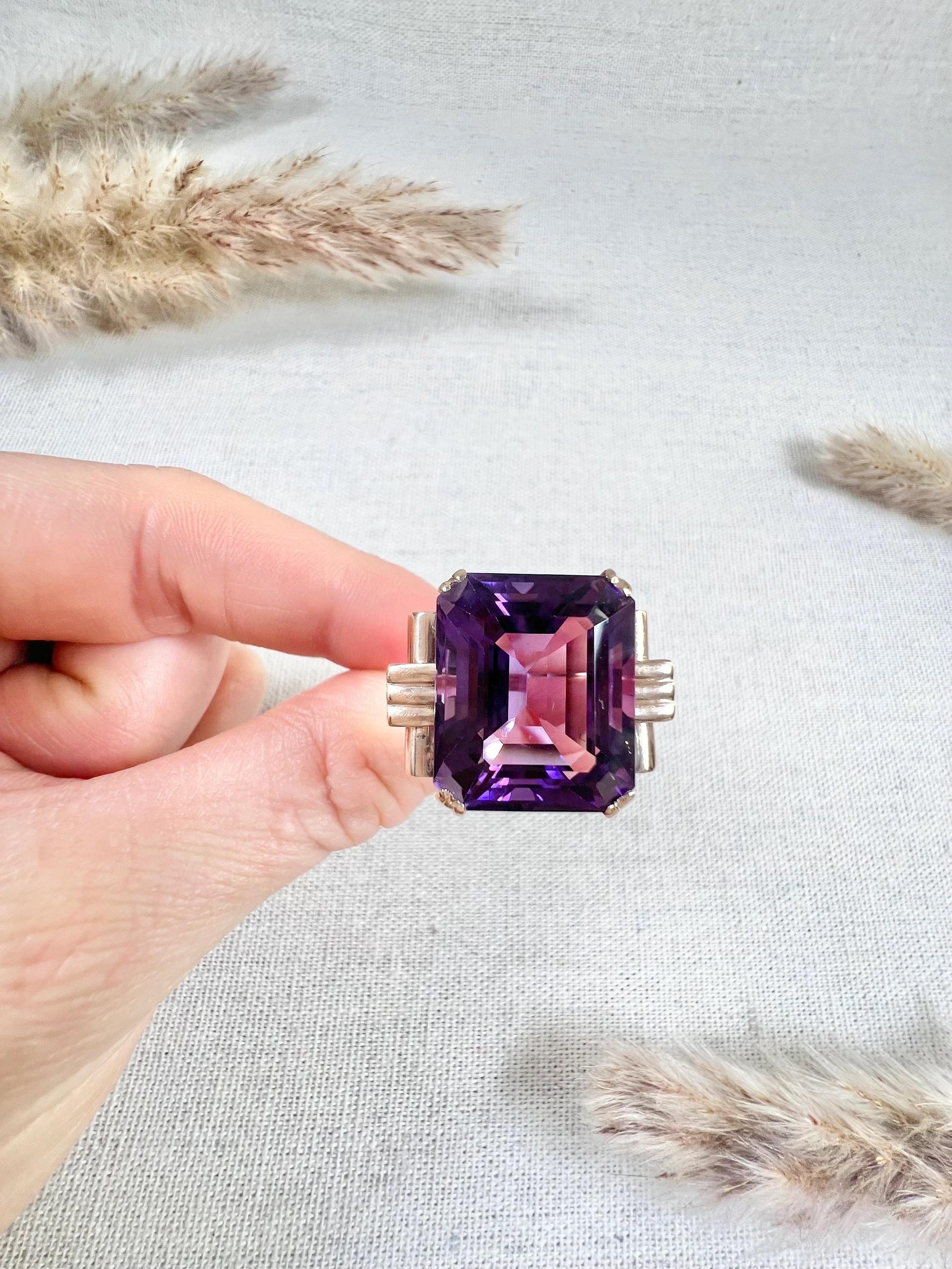 Vintage 14ct Yellow Gold, 1940s Large 20 Carat Amethyst Cocktail Ring For Sale 4