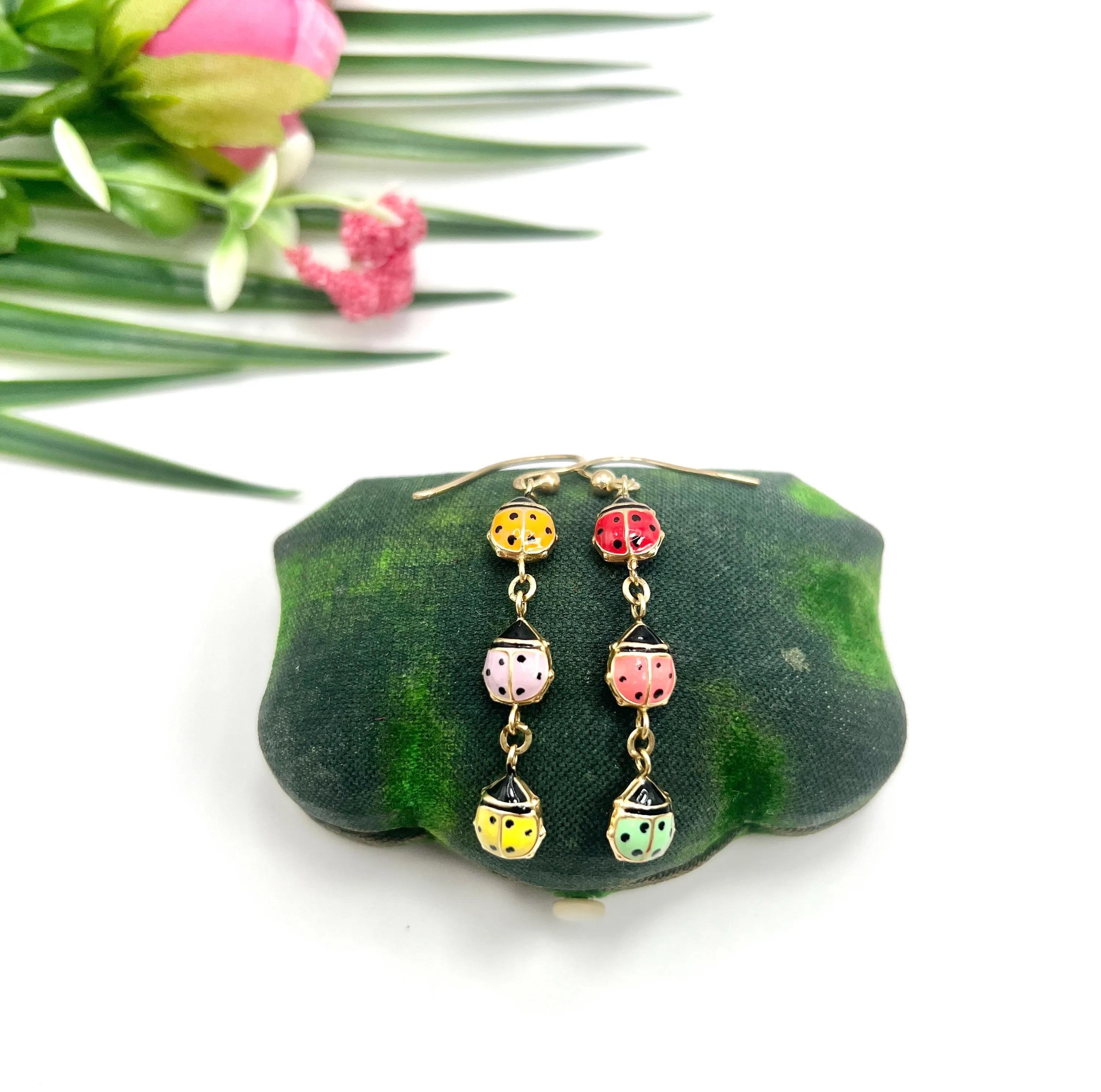 Vintage 14ct Gelbgold Bright Coloured Emaille Marienkäfer / Marienkäfer Tropfen Ohrringe im Zustand „Gut“ im Angebot in Brighton, GB