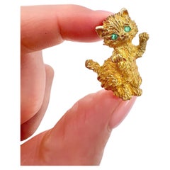 Vintage 14ct Yellow Gold Stamped, 1960s Cat Brooch with Natural Emerald Eyes