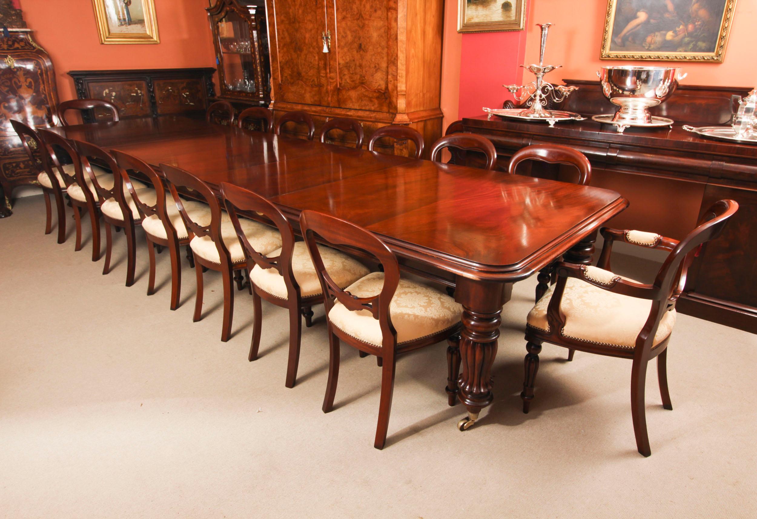 Vintage 14ft Flame Mahogany Dining Conference Table 20th C In Good Condition In London, GB