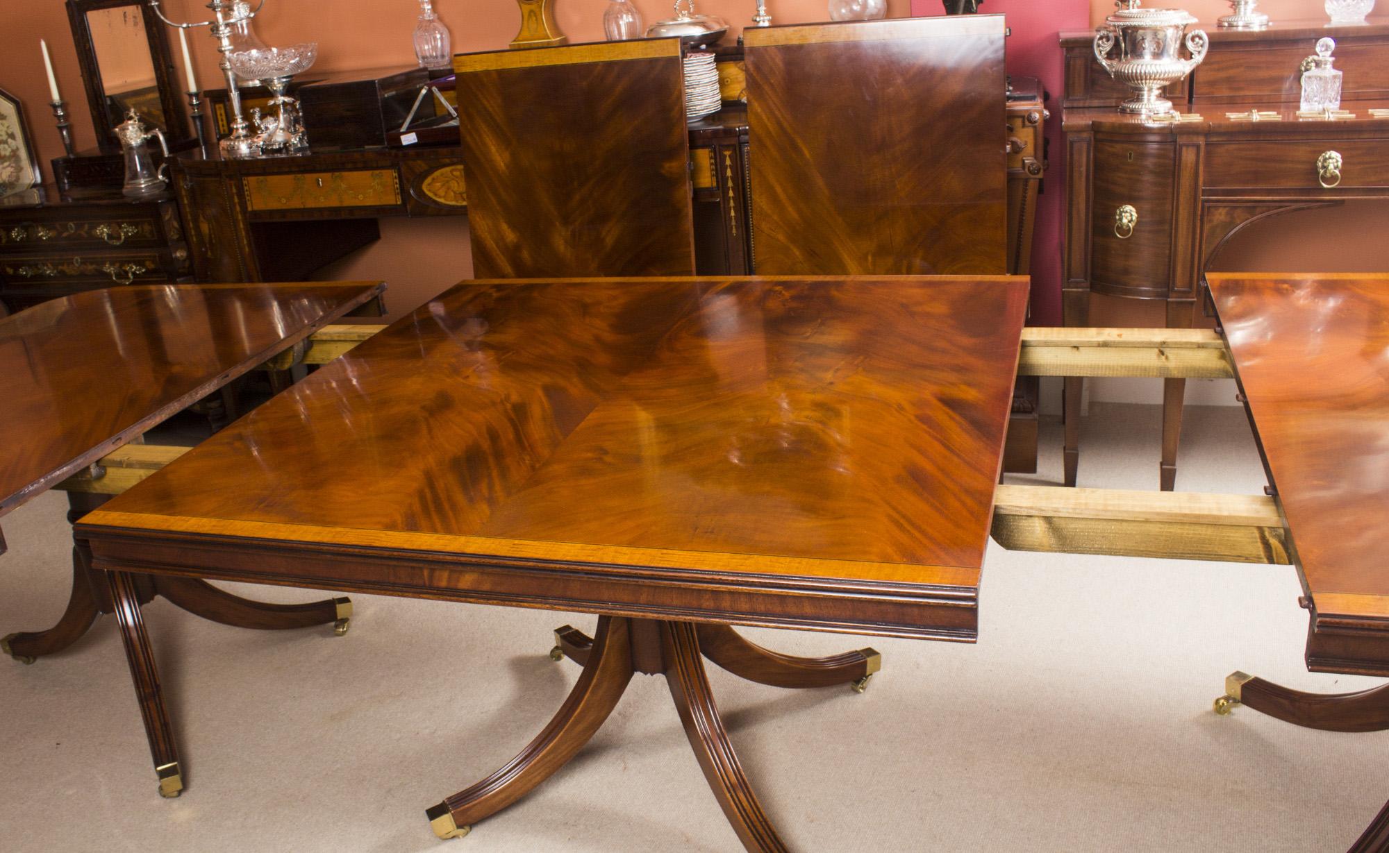 Vintage Regency Style Dining Table Inlaid Flame Mahogany, 20th Century 6