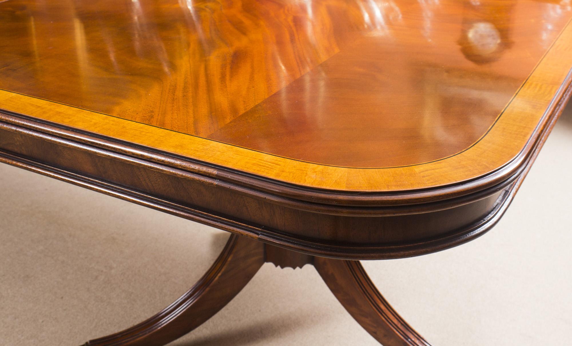 Vintage Regency Style Dining Table Inlaid Flame Mahogany, 20th Century 7