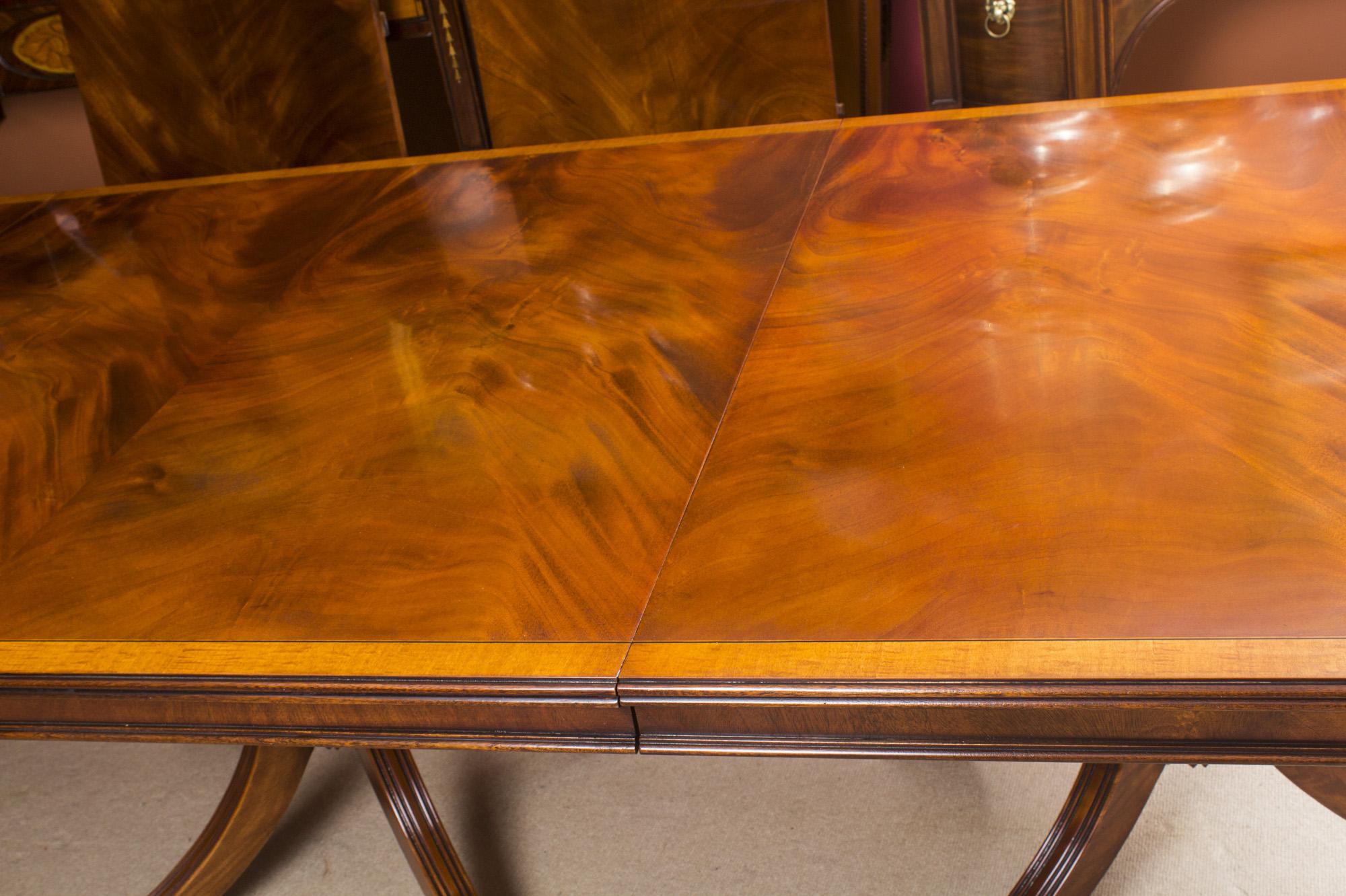 Vintage Regency Style Dining Table Inlaid Flame Mahogany, 20th Century 10