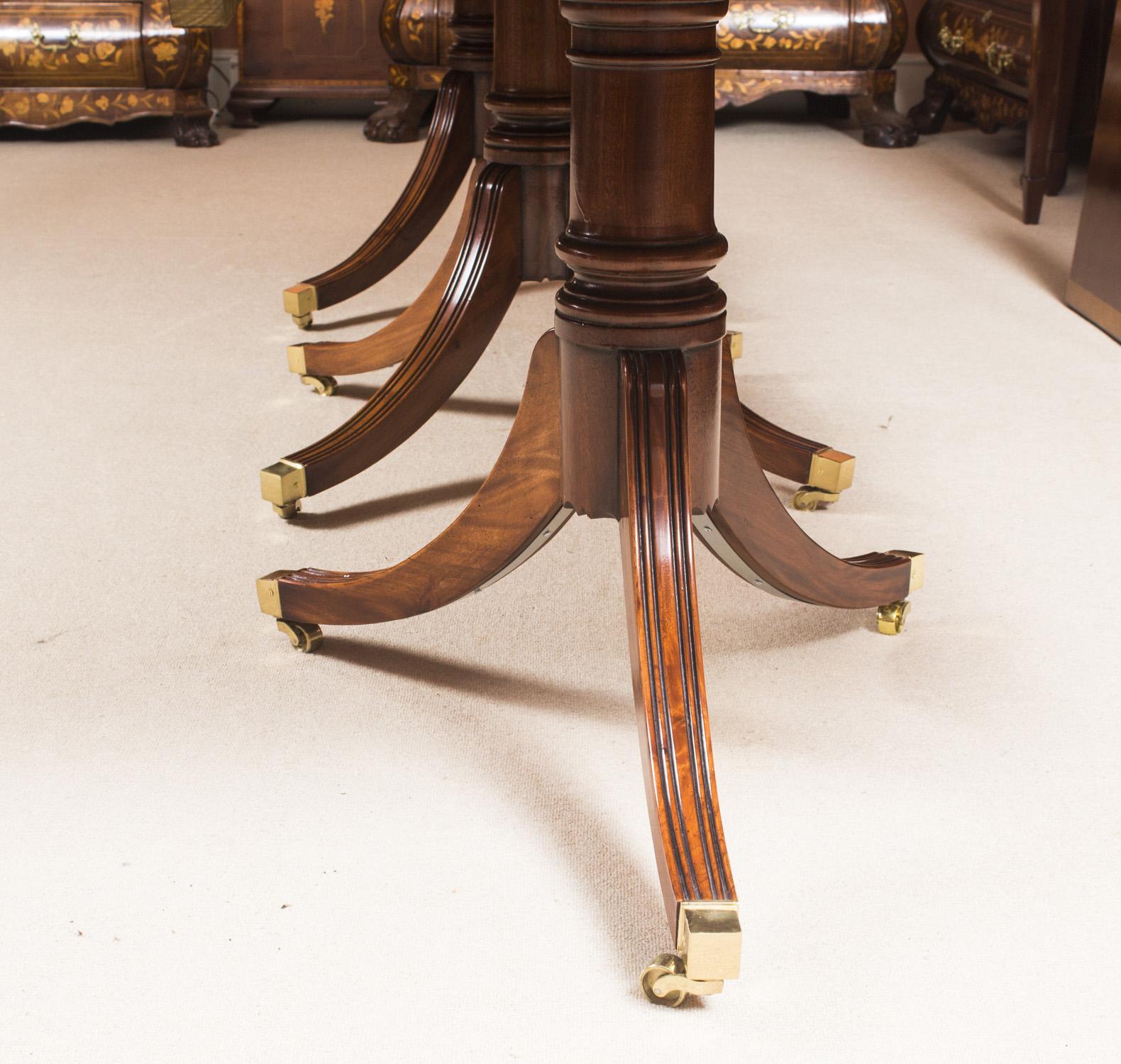 Vintage Regency Style Dining Table Inlaid Flame Mahogany, 20th Century 11