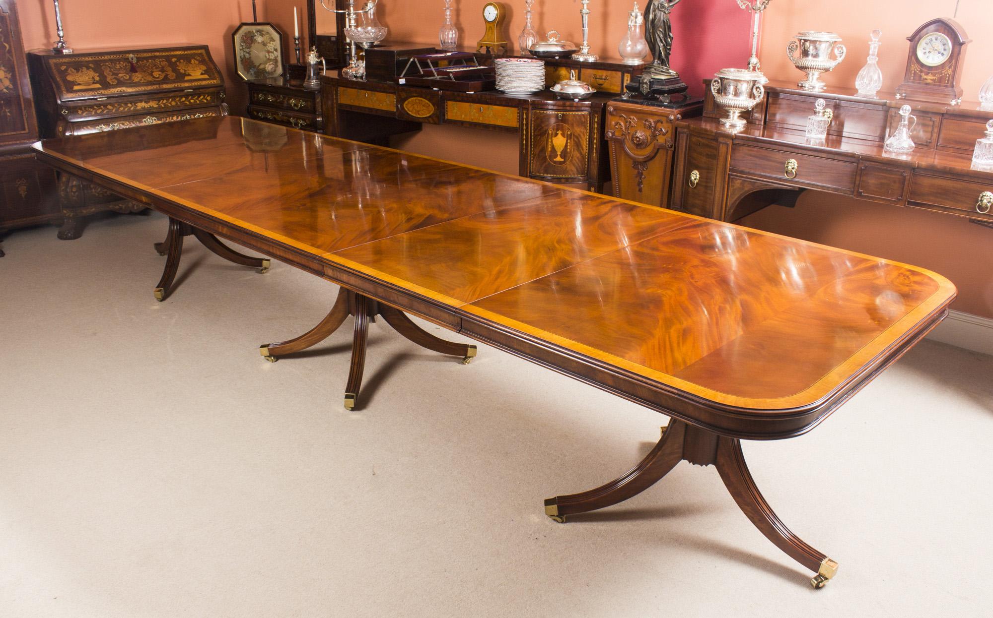 Vintage Regency Style Dining Table Inlaid Flame Mahogany, 20th Century 13