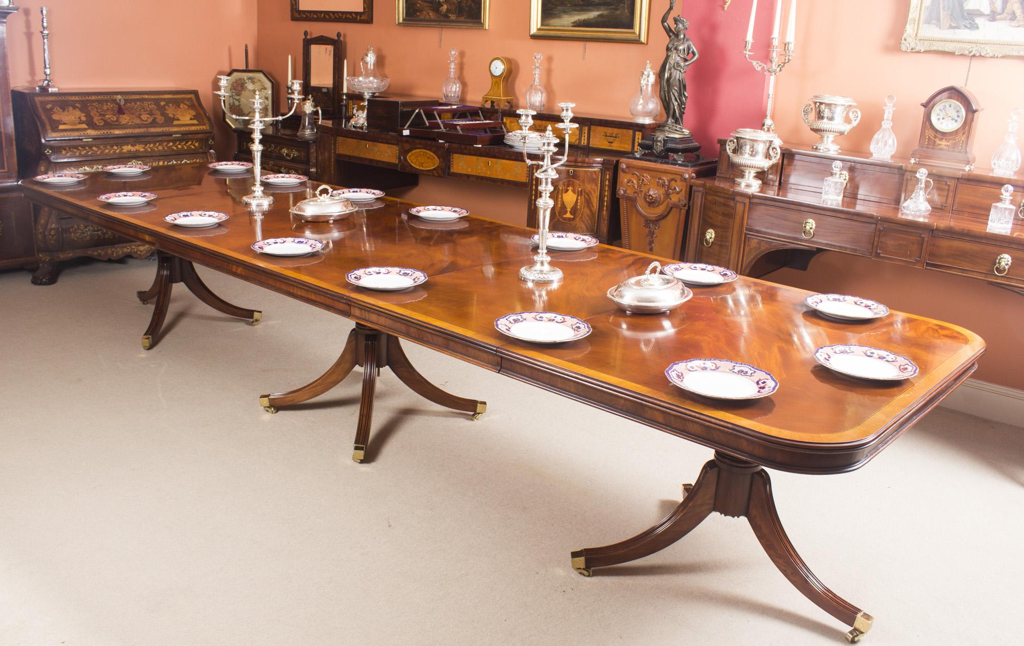 Vintage Regency Style Dining Table Inlaid Flame Mahogany, 20th Century 2