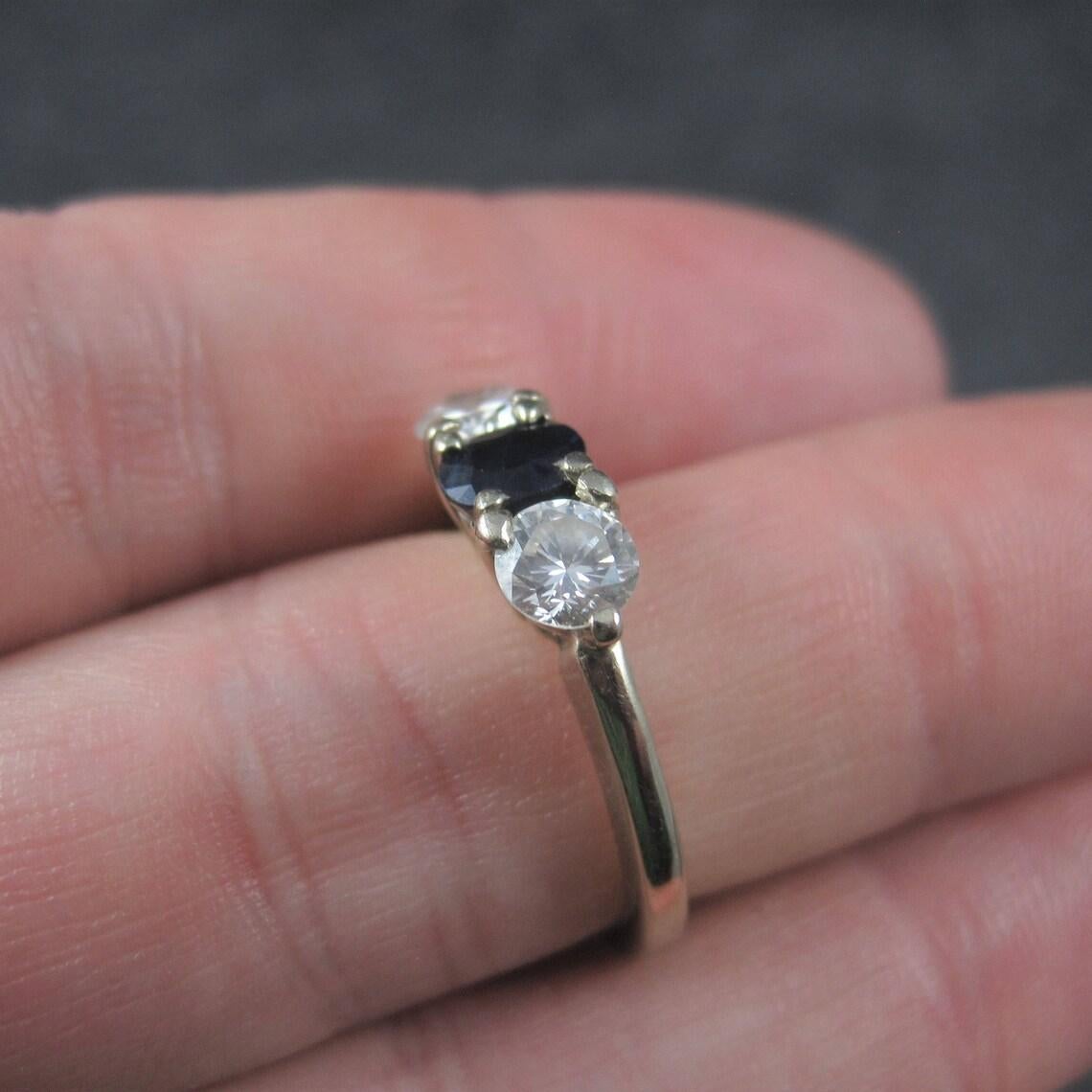 Round Cut Vintage 14K 1 Carat Diamond Sapphire Ring Size 6 For Sale