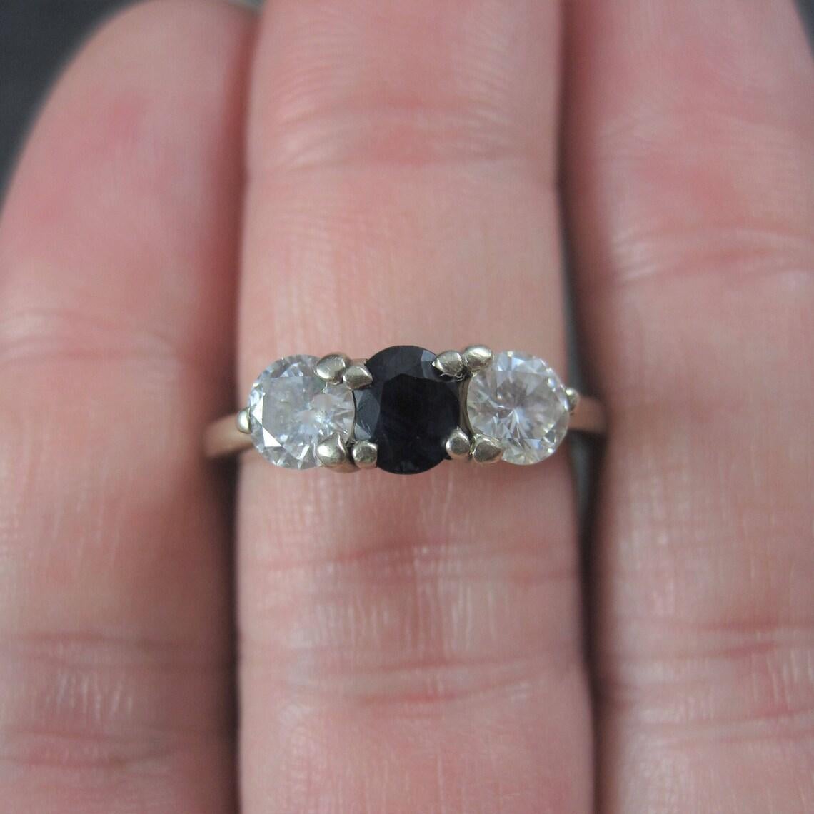 Vintage 14K 1 Carat Diamond Sapphire Ring Size 6 For Sale 1