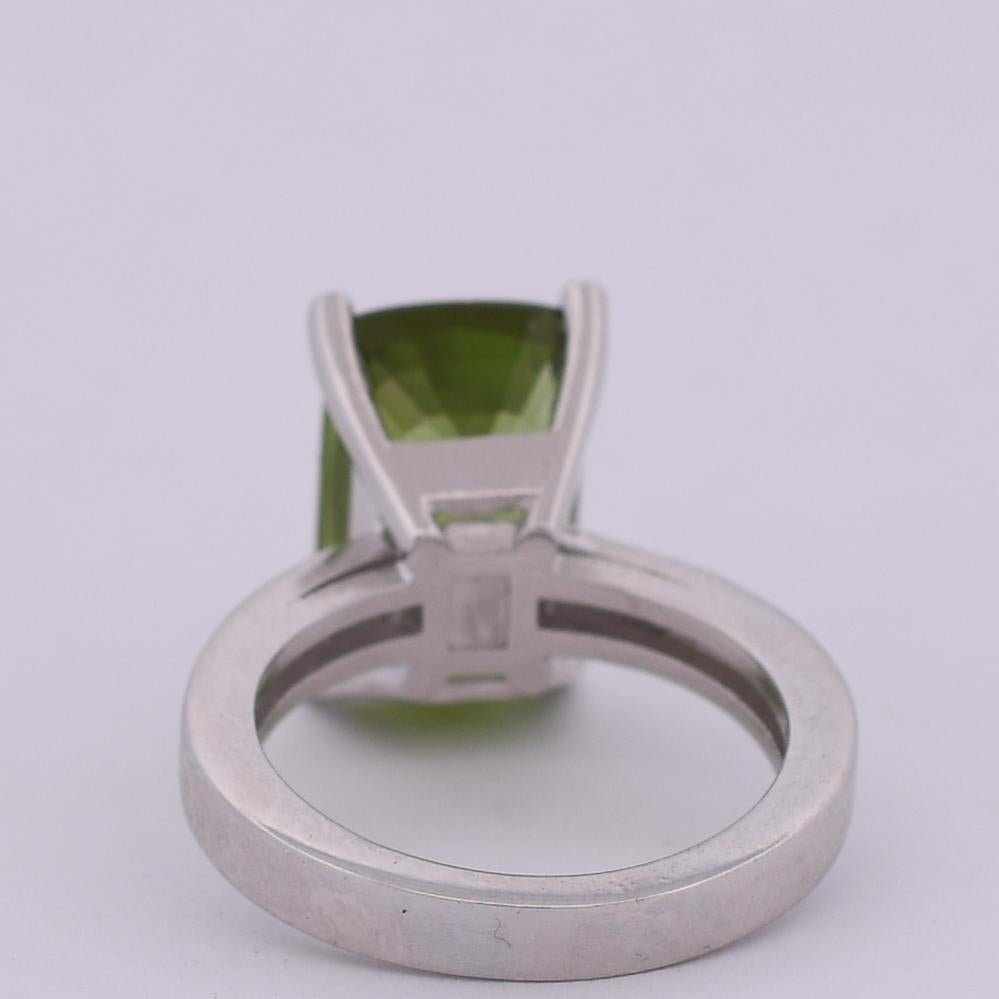 Vintage 14K 8.5ctw Peridot Solitaire Ring In Good Condition For Sale In Addison, TX