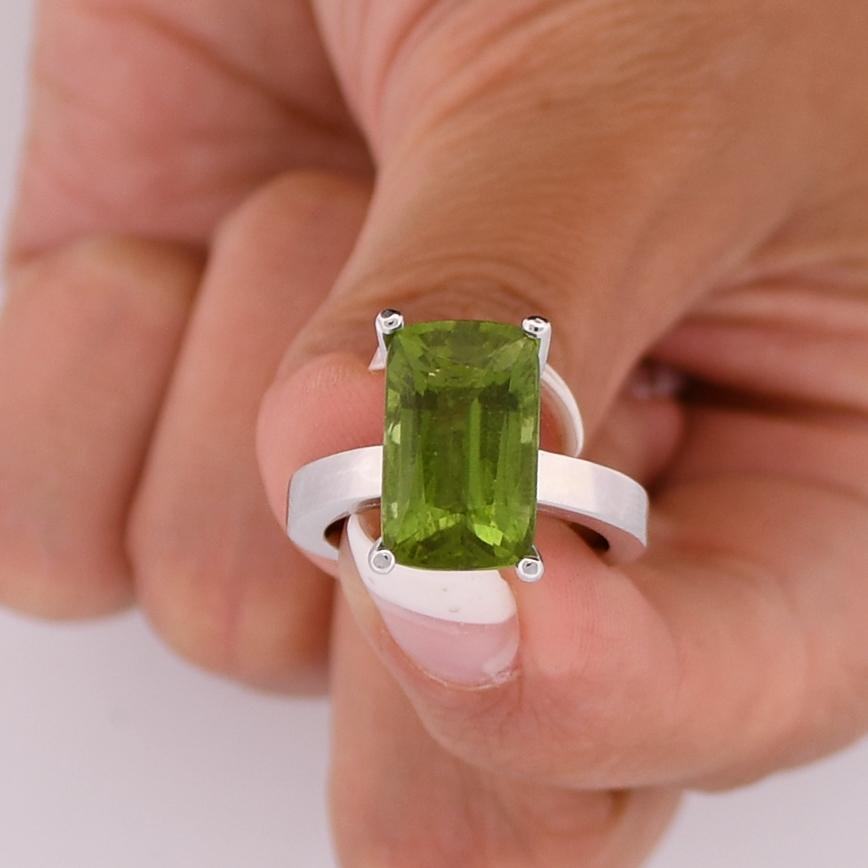 Vintage 14K 8.5ctw Peridot Solitaire Ring For Sale 1