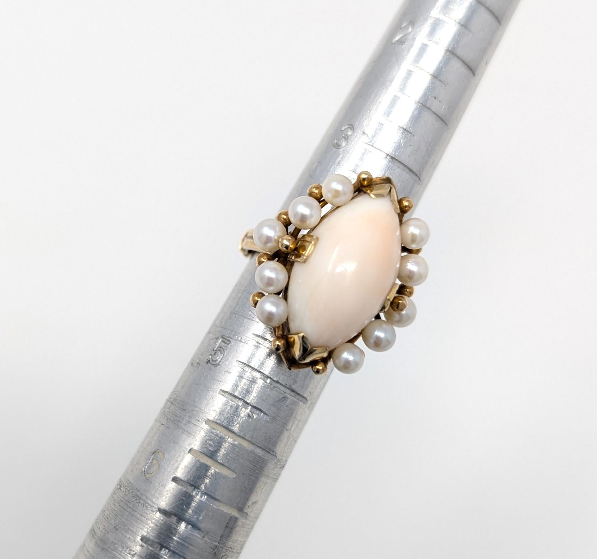Vintage 14k Angel Skin Koralle & Perle Ring Massiv Gelbgold Navette US Größe 4 im Angebot 1