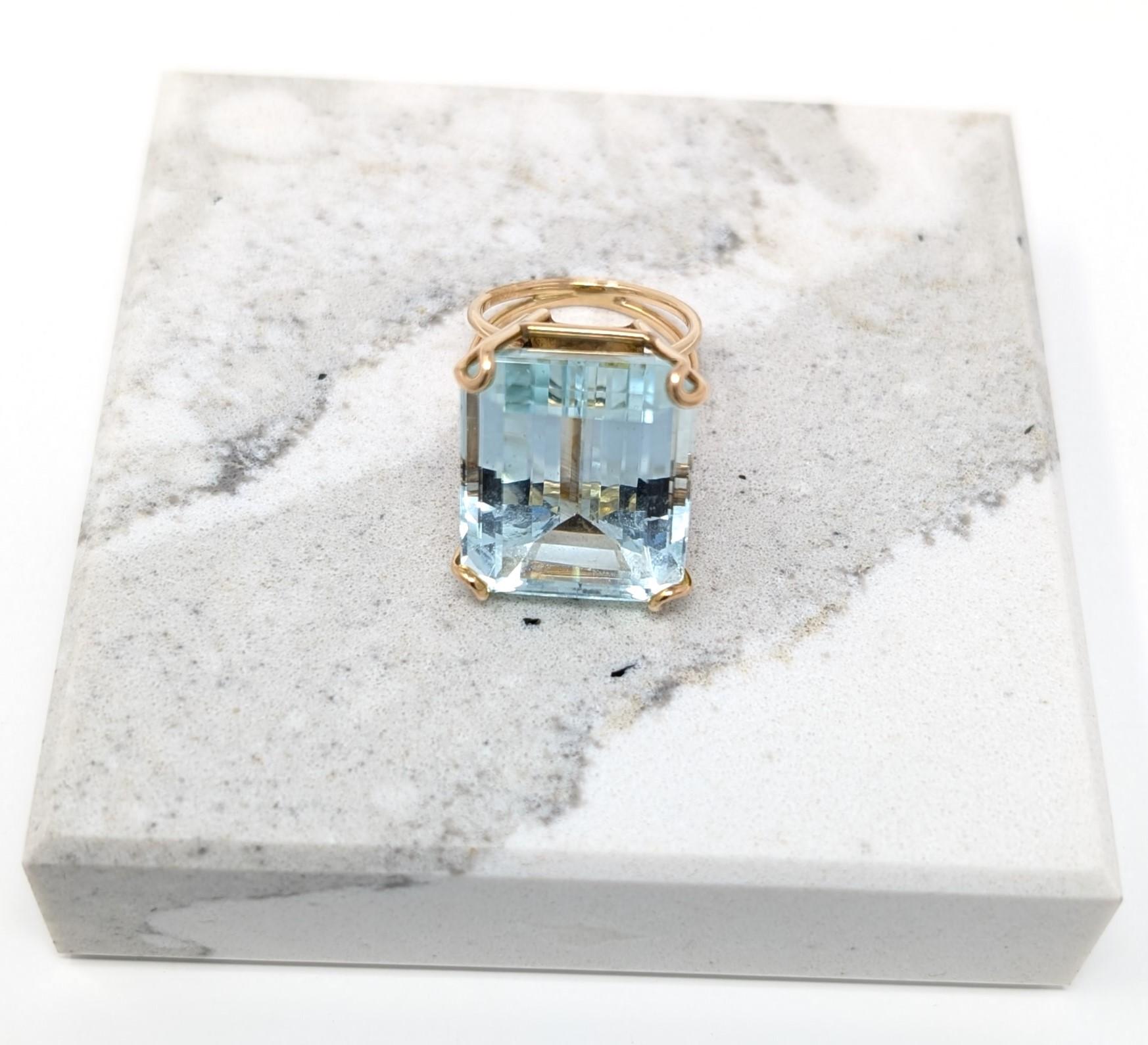 Vintage 14k Aquamarine Cocktail Ring Emerald Cut Solid Yellow Gold US Size 5 For Sale 2