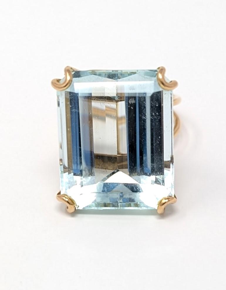 Vintage 14k Aquamarine Cocktail Ring Emerald Cut Solid Yellow Gold US Size 5 For Sale 3