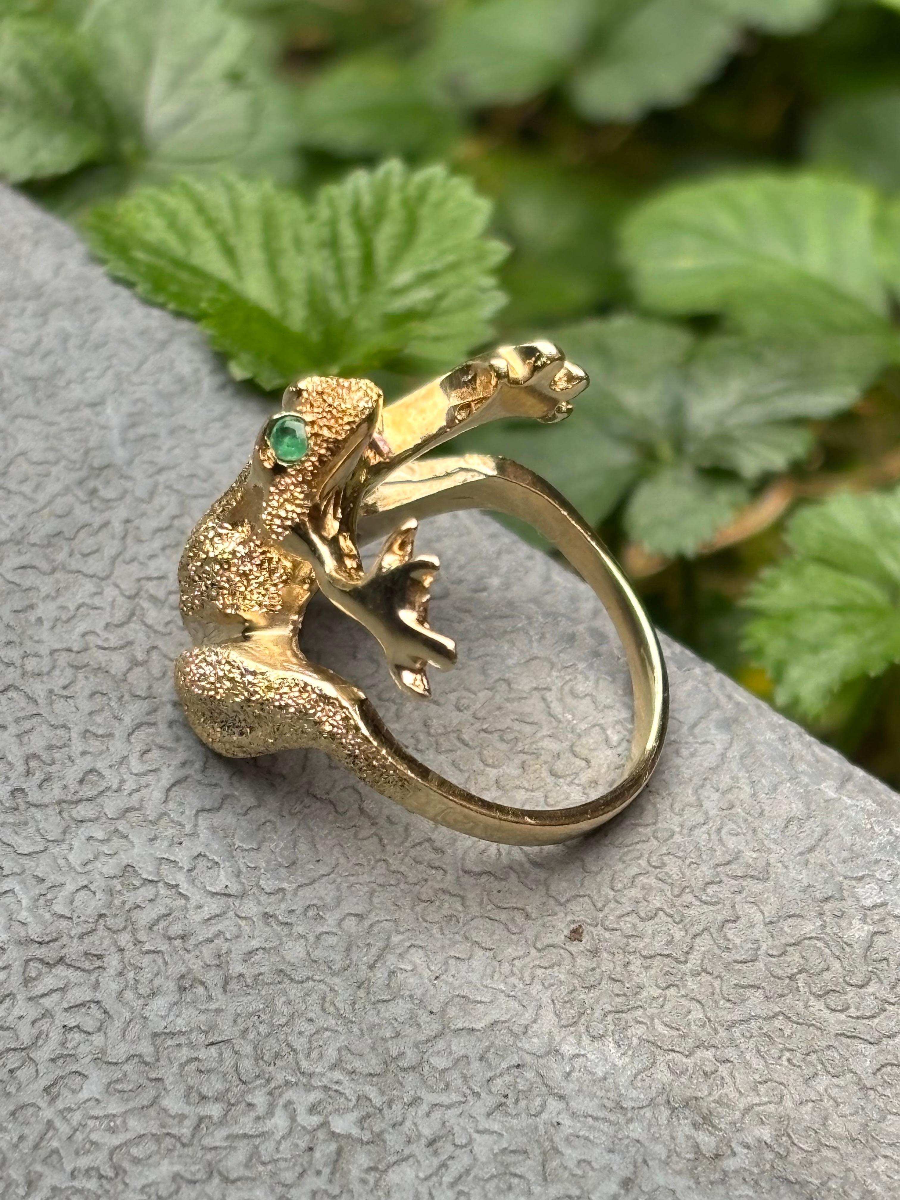 Rétro Anello Vintage in oro giallo spazzolato 14K con occhio di smeraldo taglio rotondo Misura 4,75 in vendita