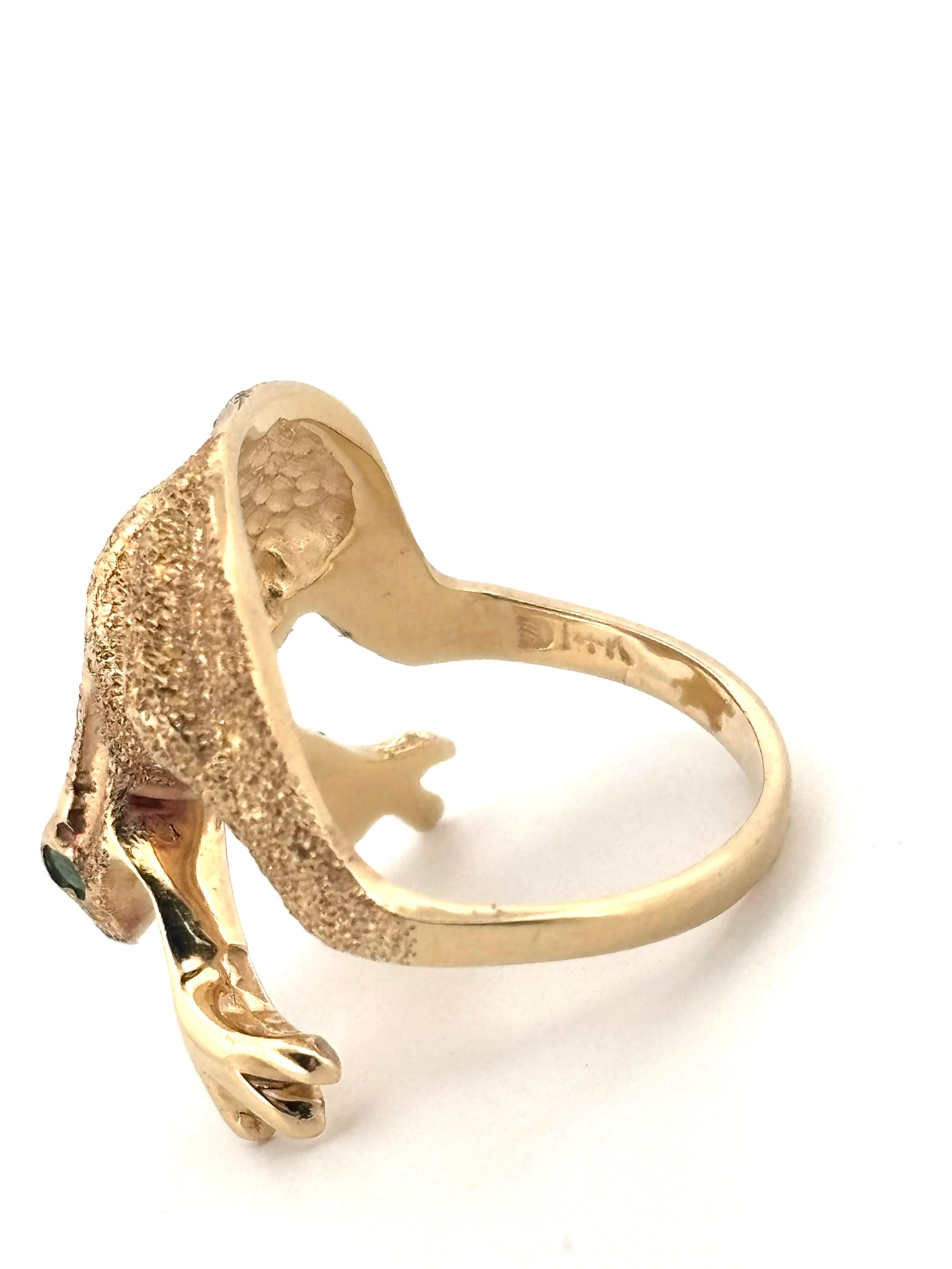 Anello Vintage in oro giallo spazzolato 14K con occhio di smeraldo taglio rotondo Misura 4,75 in vendita 1