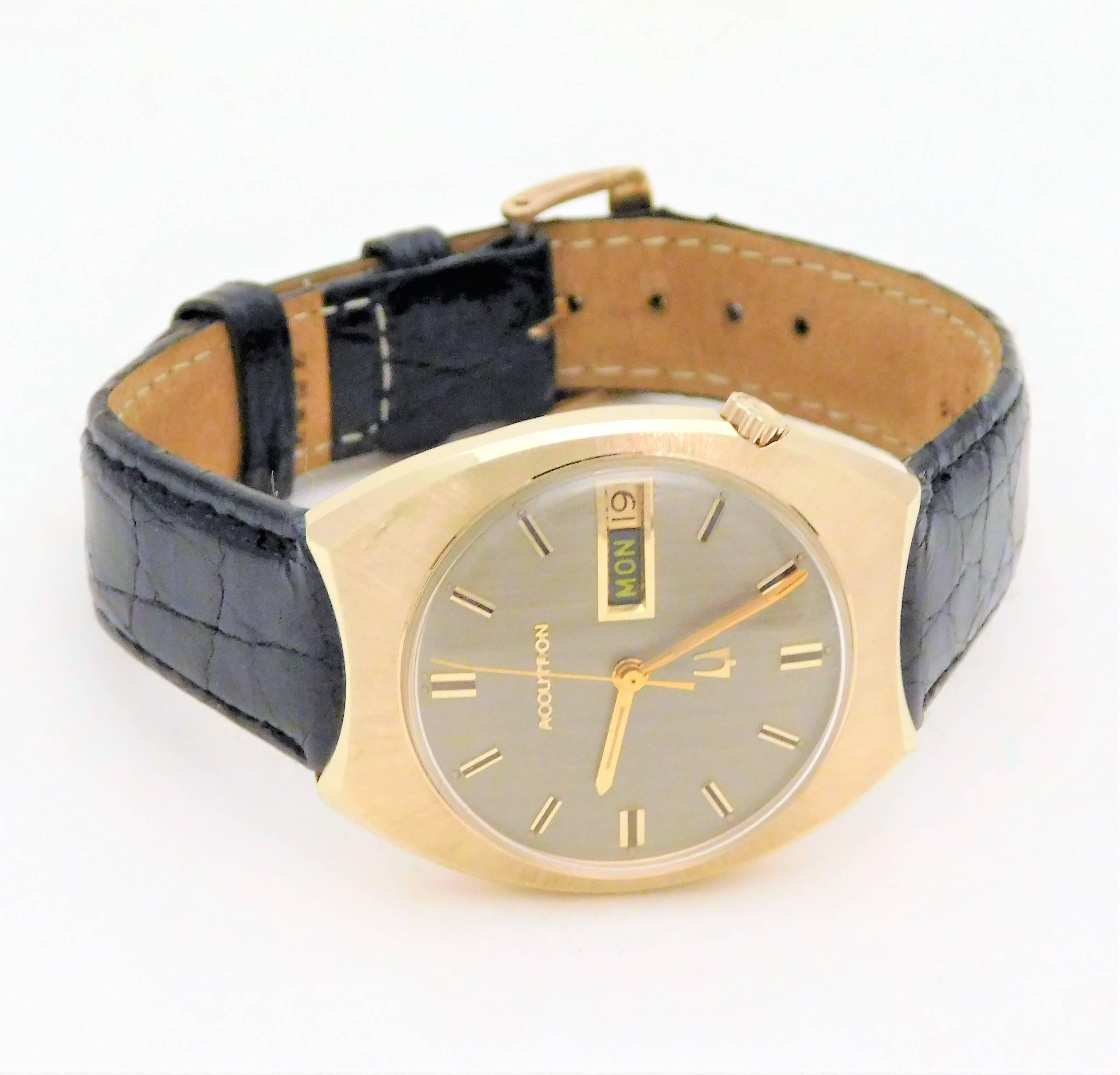 Bulova Yellow Gold Accutron Vintage Day Date Wristwatch, 1970s 10